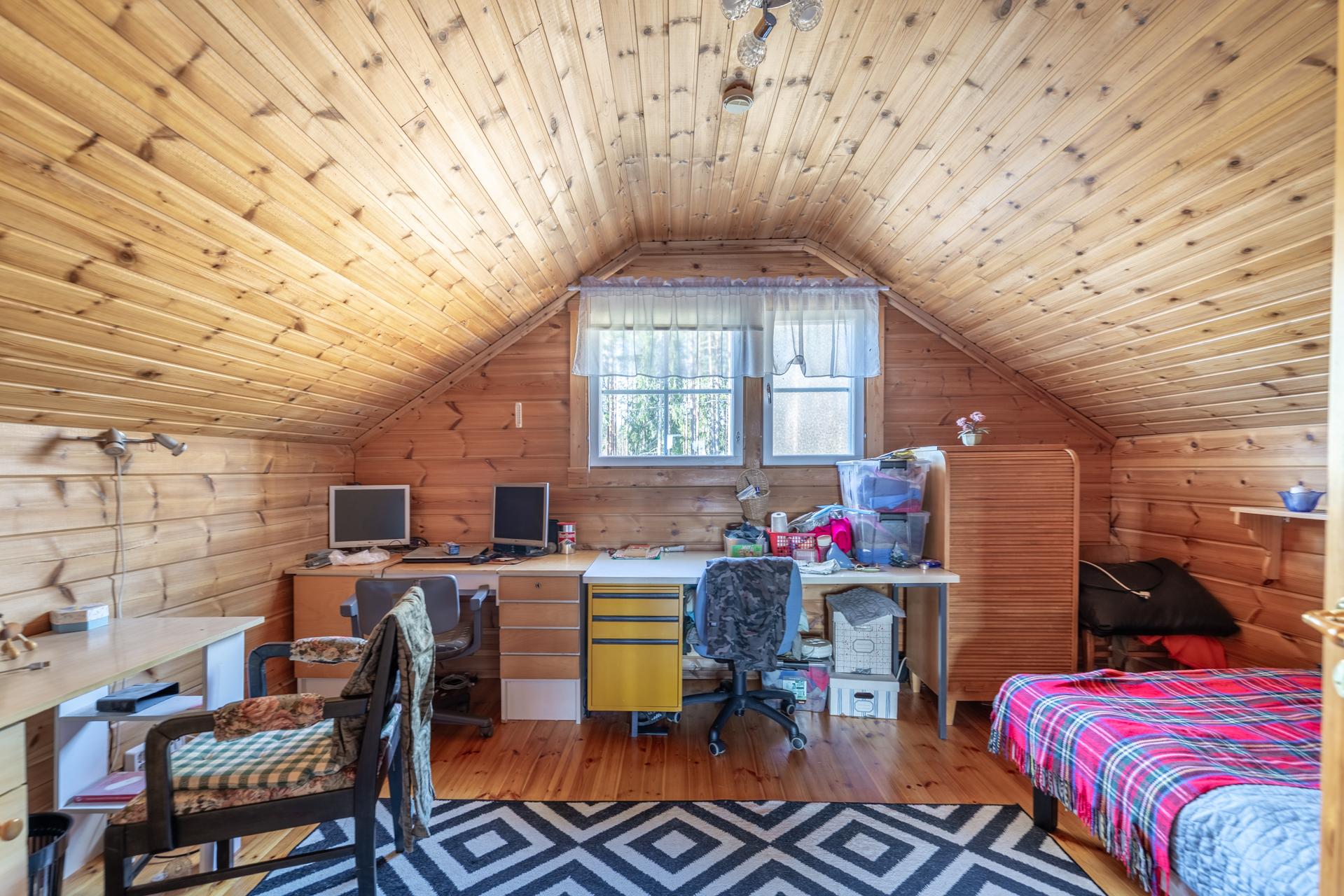 Yläkerran makuuhuonetilaa