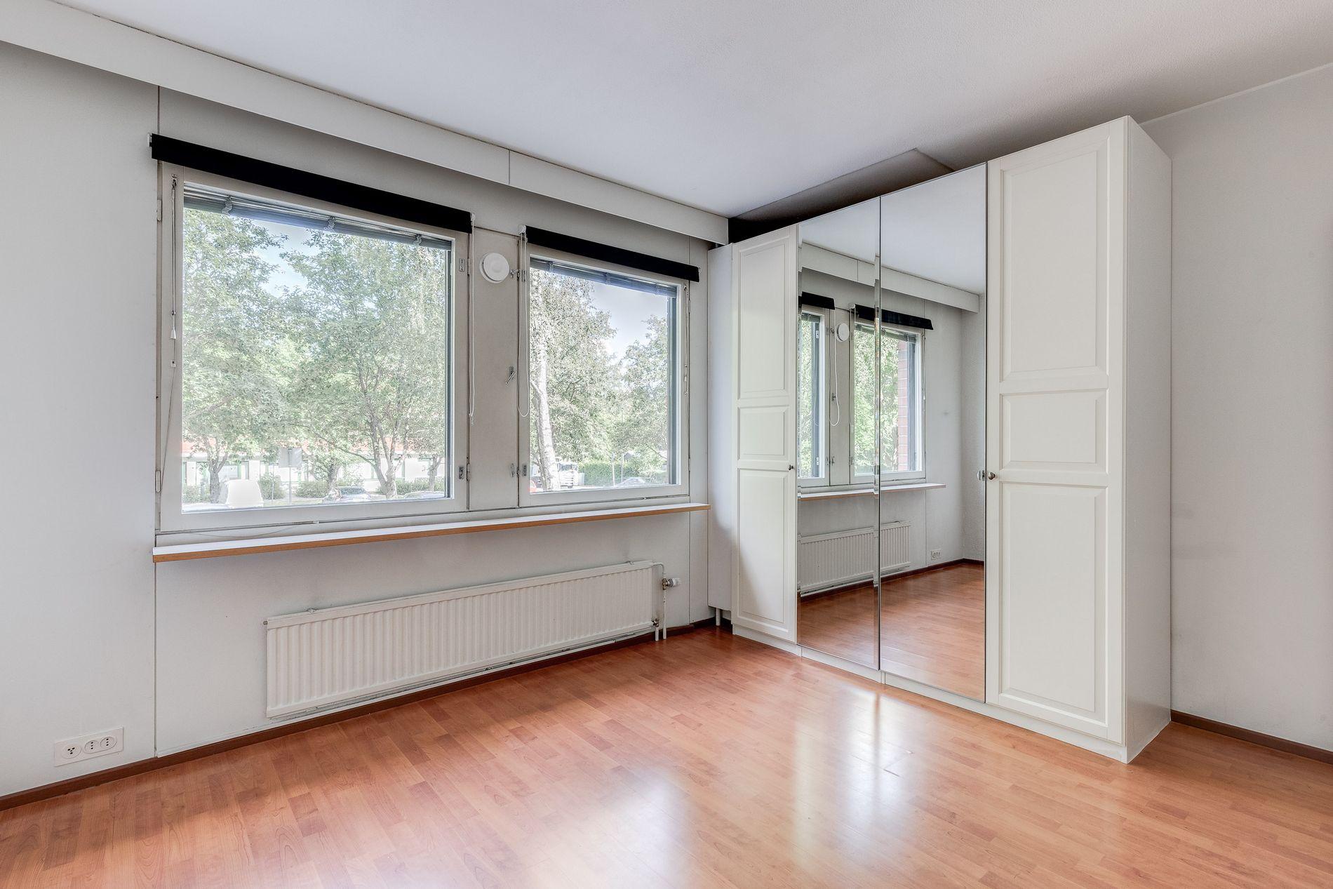 Osuuskunnantie 33, Länsi-Pakila, Helsinki