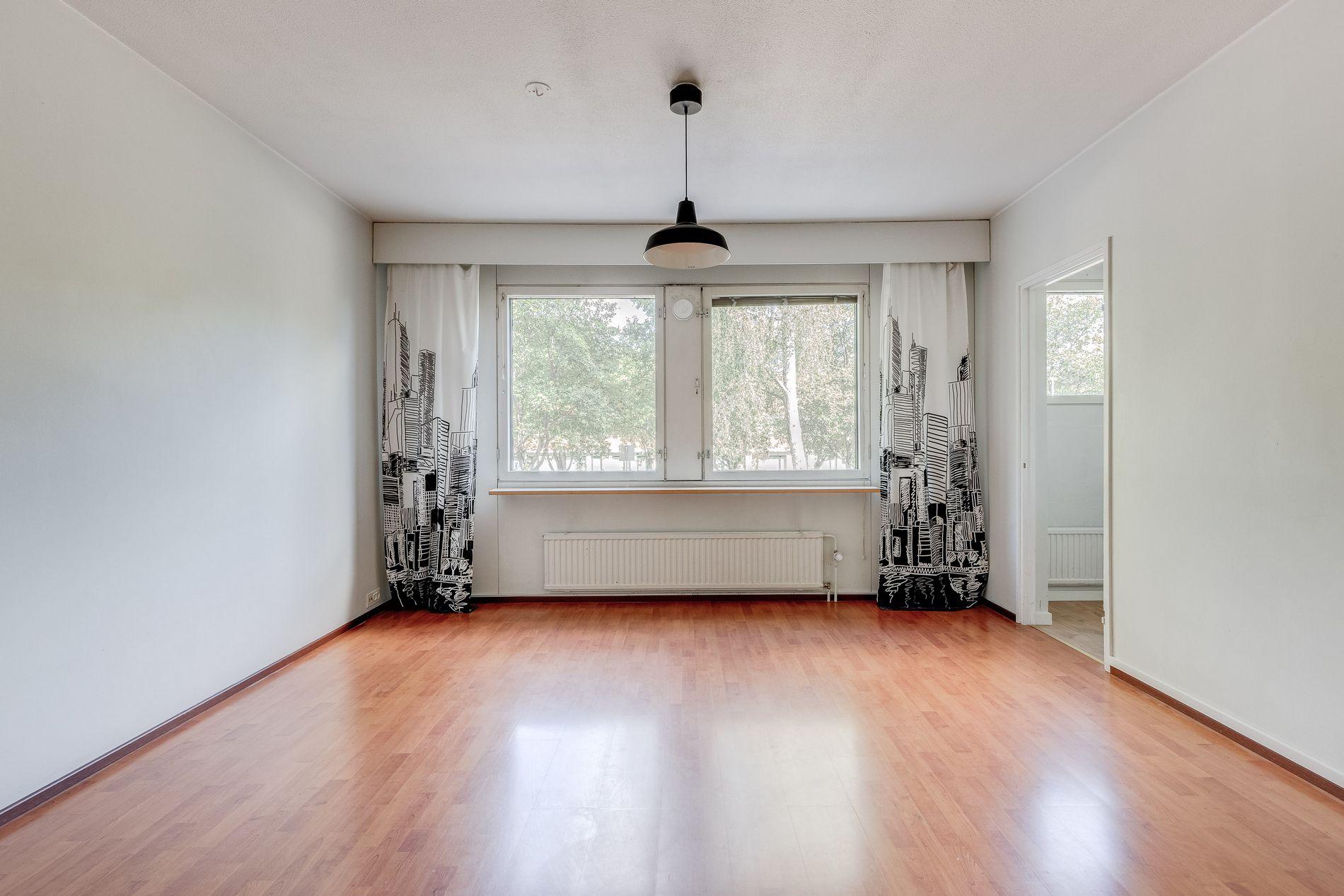 Osuuskunnantie 33, Länsi-Pakila, Helsinki