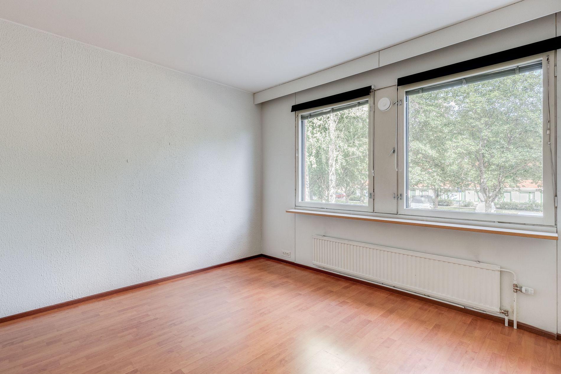 Osuuskunnantie 33, Länsi-Pakila, Helsinki