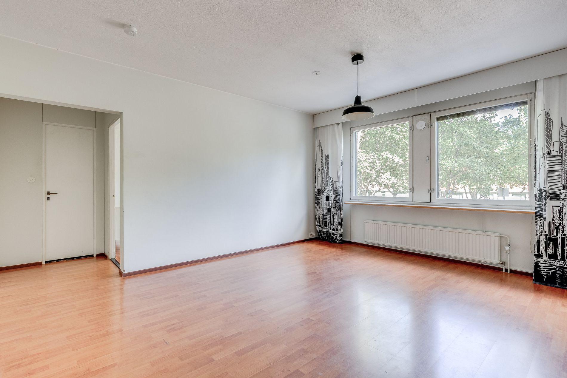 Osuuskunnantie 33, Länsi-Pakila, Helsinki