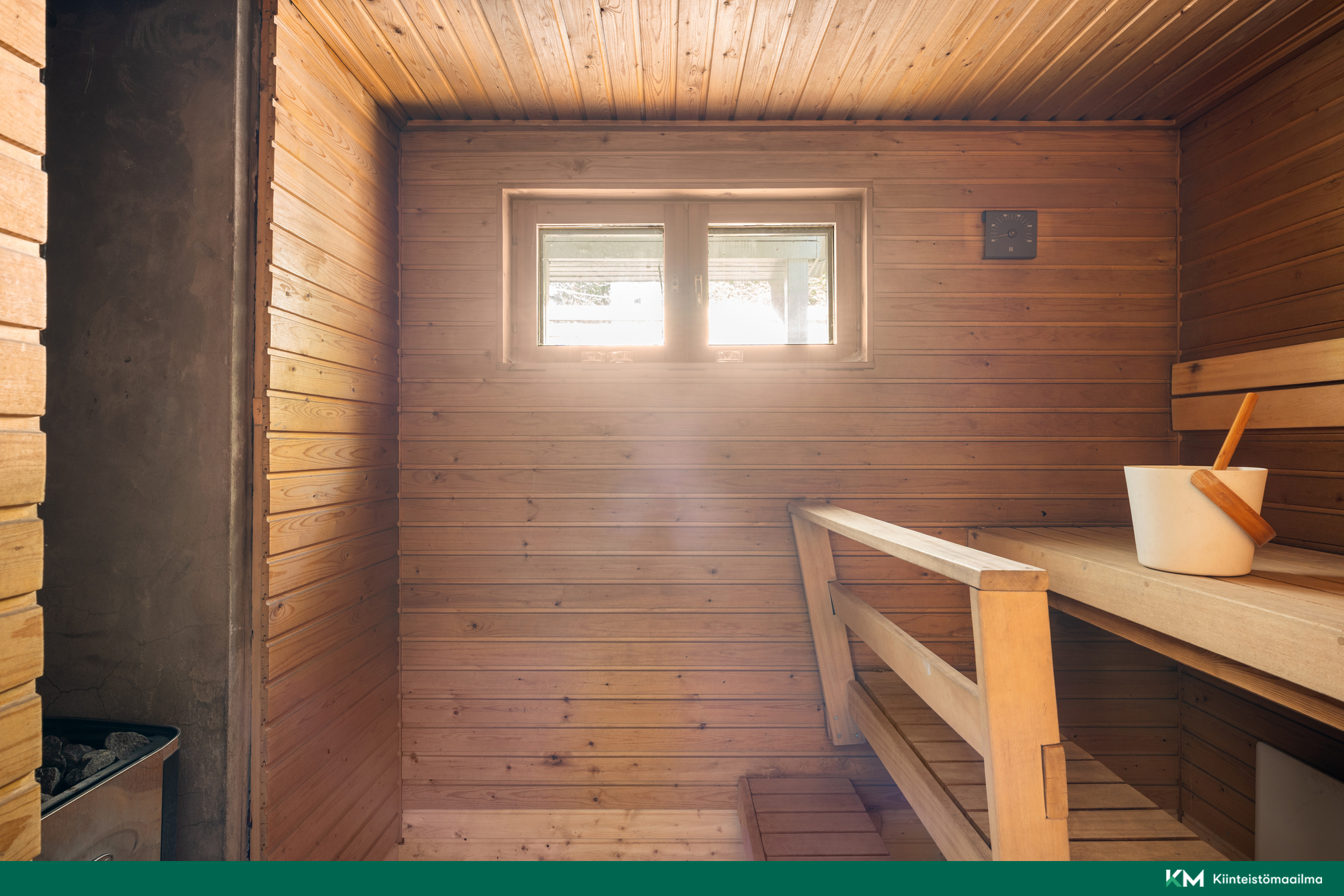 Puulämmitteinen sauna