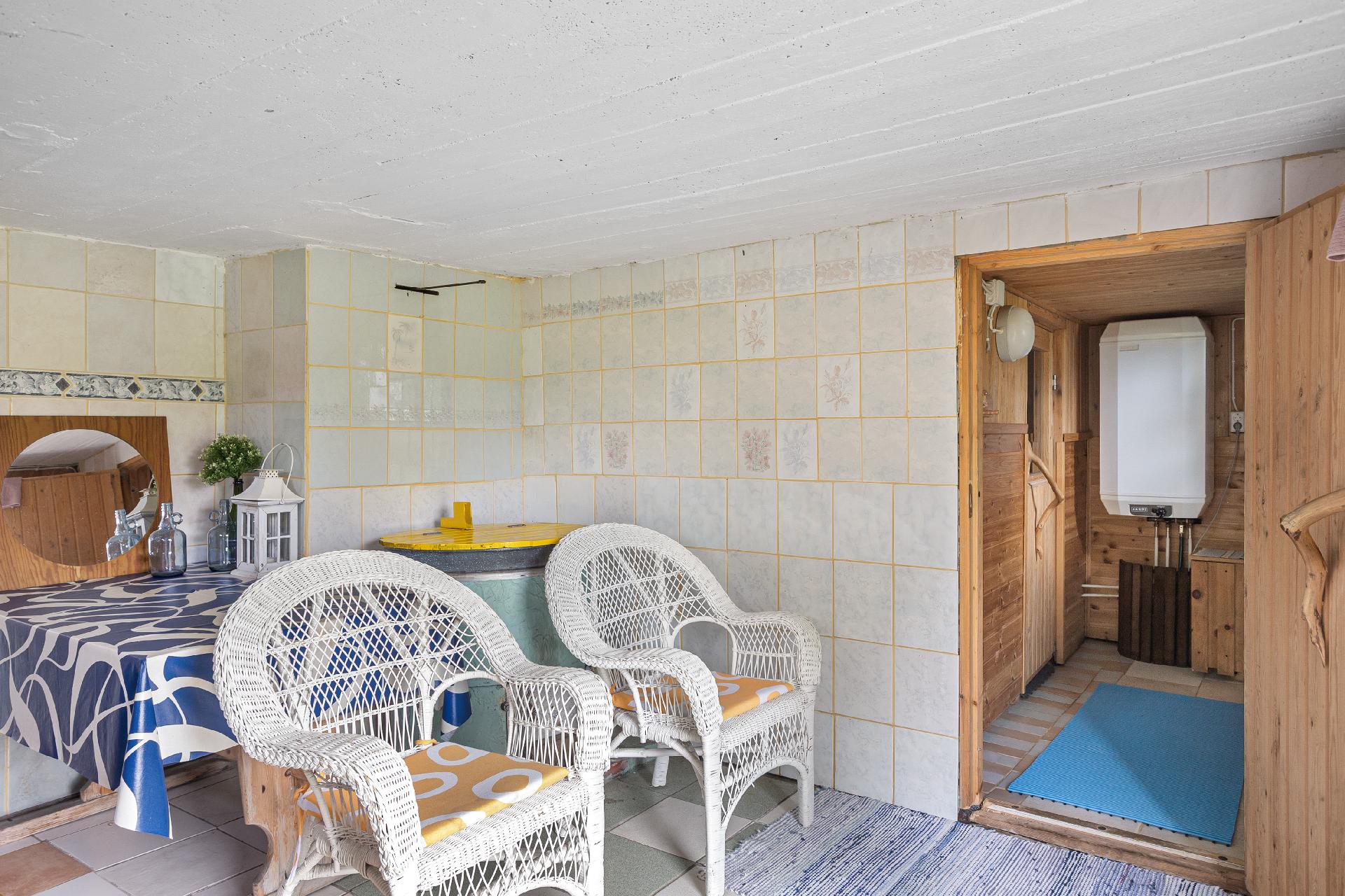 Kellaritilassa oleva oleskelutila