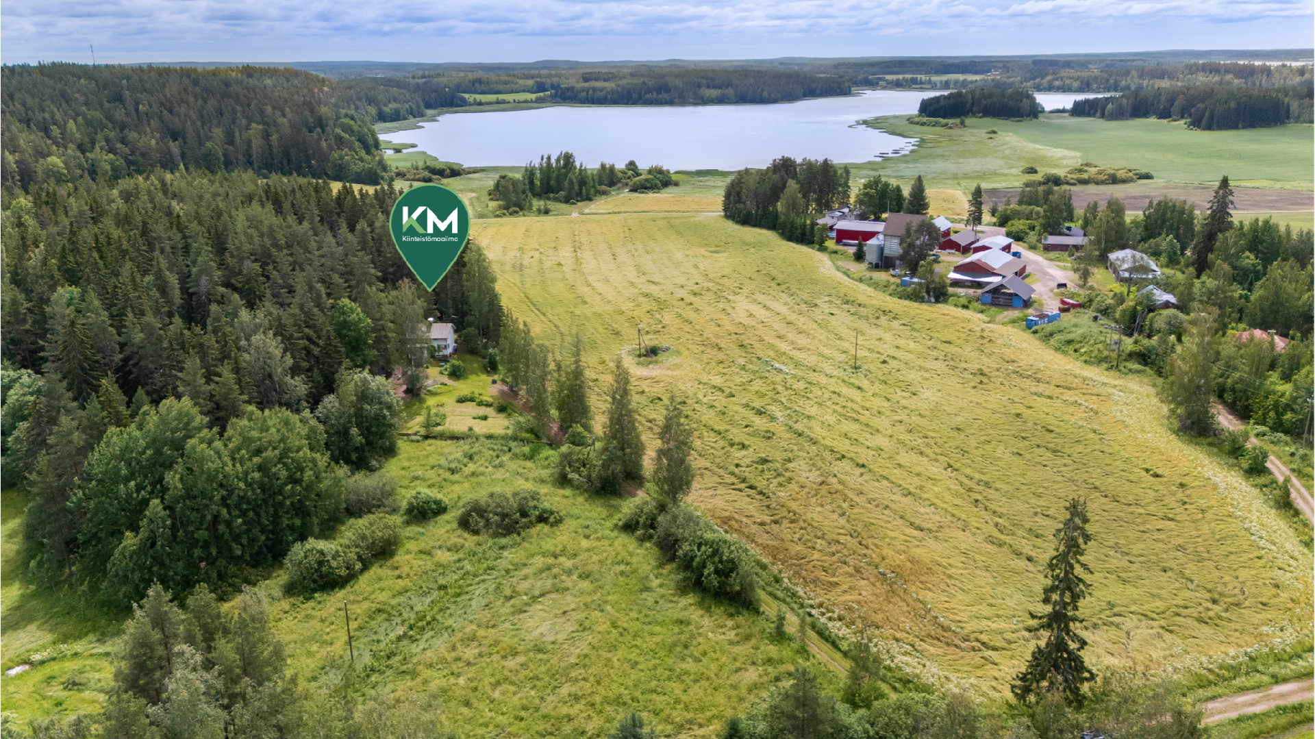 Junkkarinjärvi taustalla