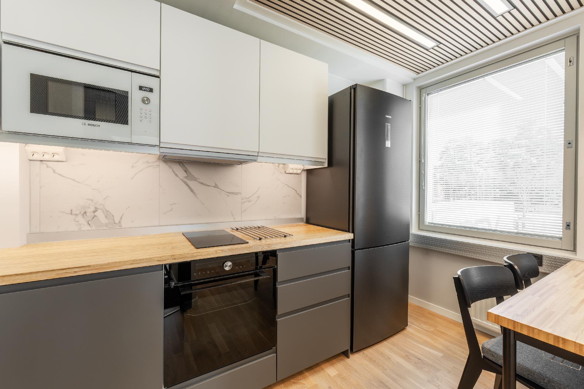 Tyylikkäästi remontoitu keittiö