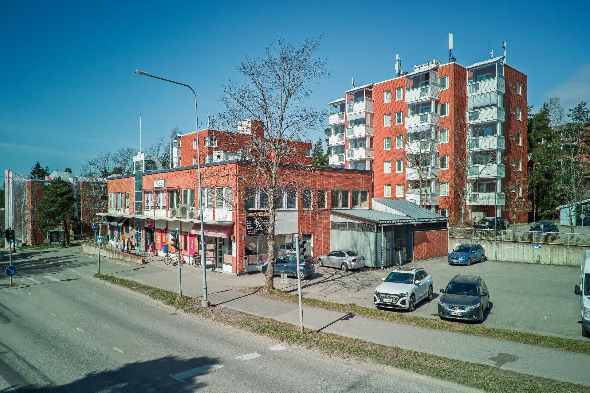 Toimisto sijaitsee Lansantien liikerakennuksessa