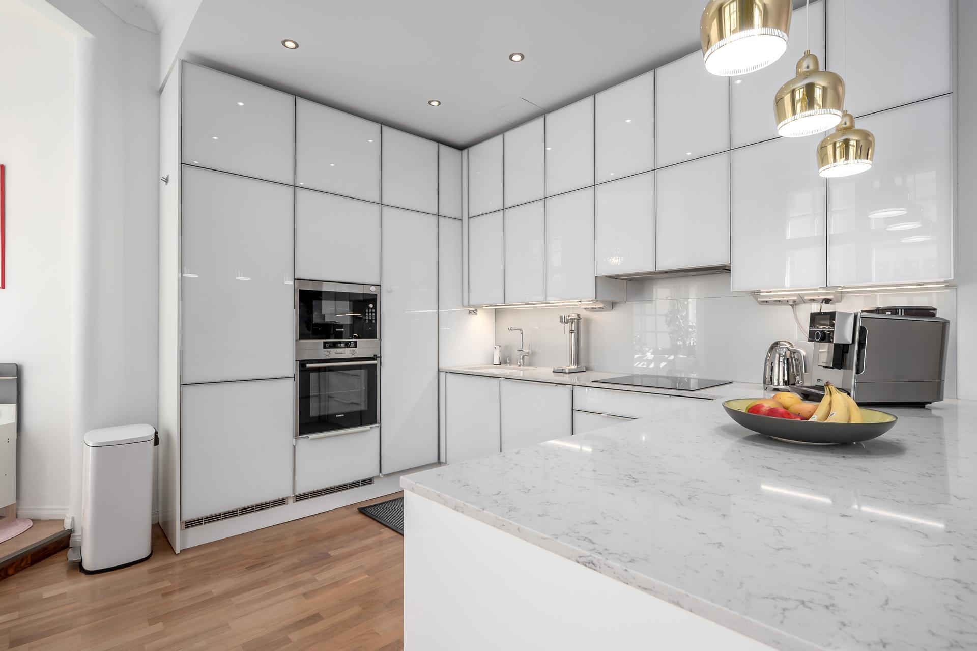 Korkeavuorenkatu 31-33, Kaartinkaupunki, Helsinki