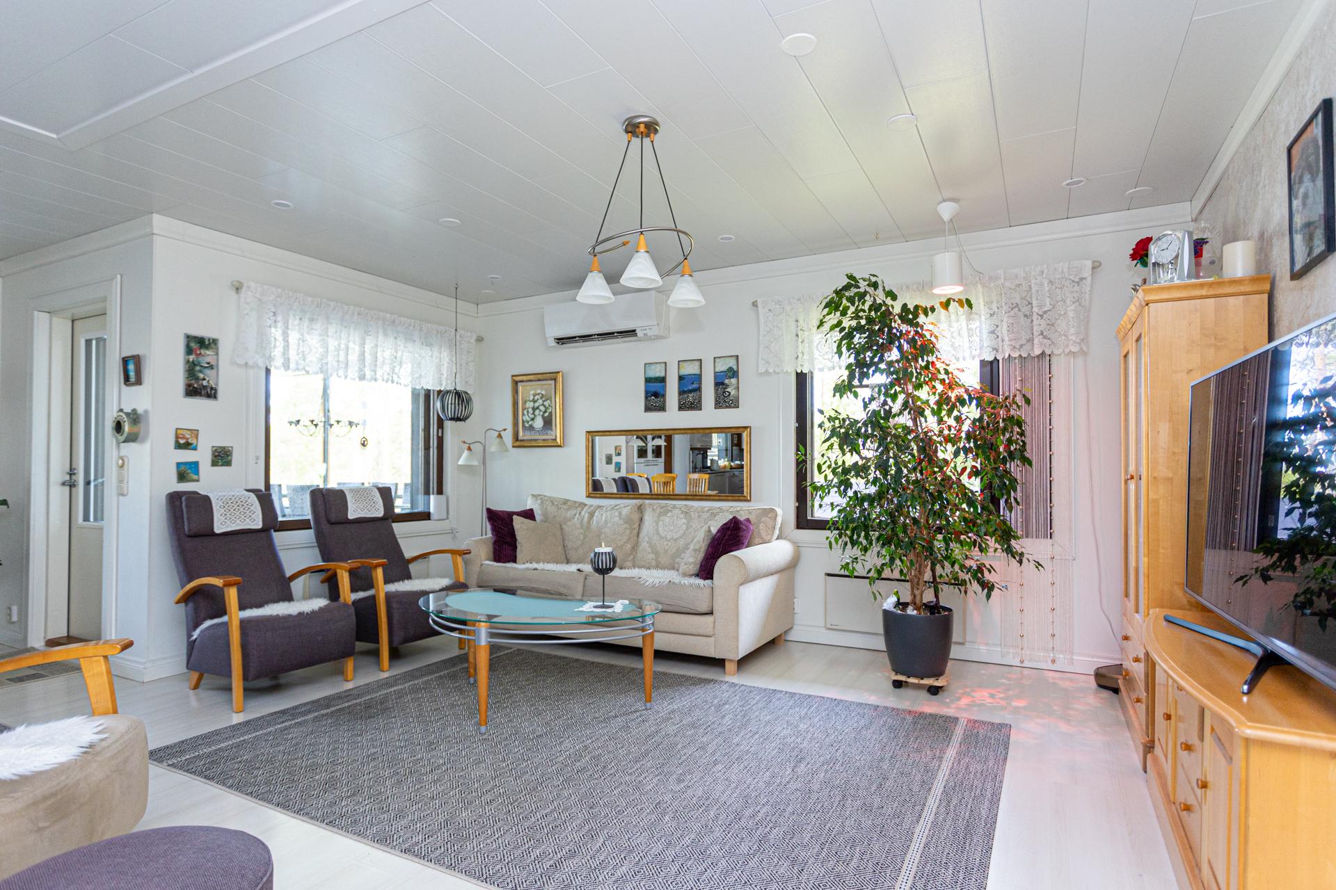 Joensuuntie 286B, Tuusniemi