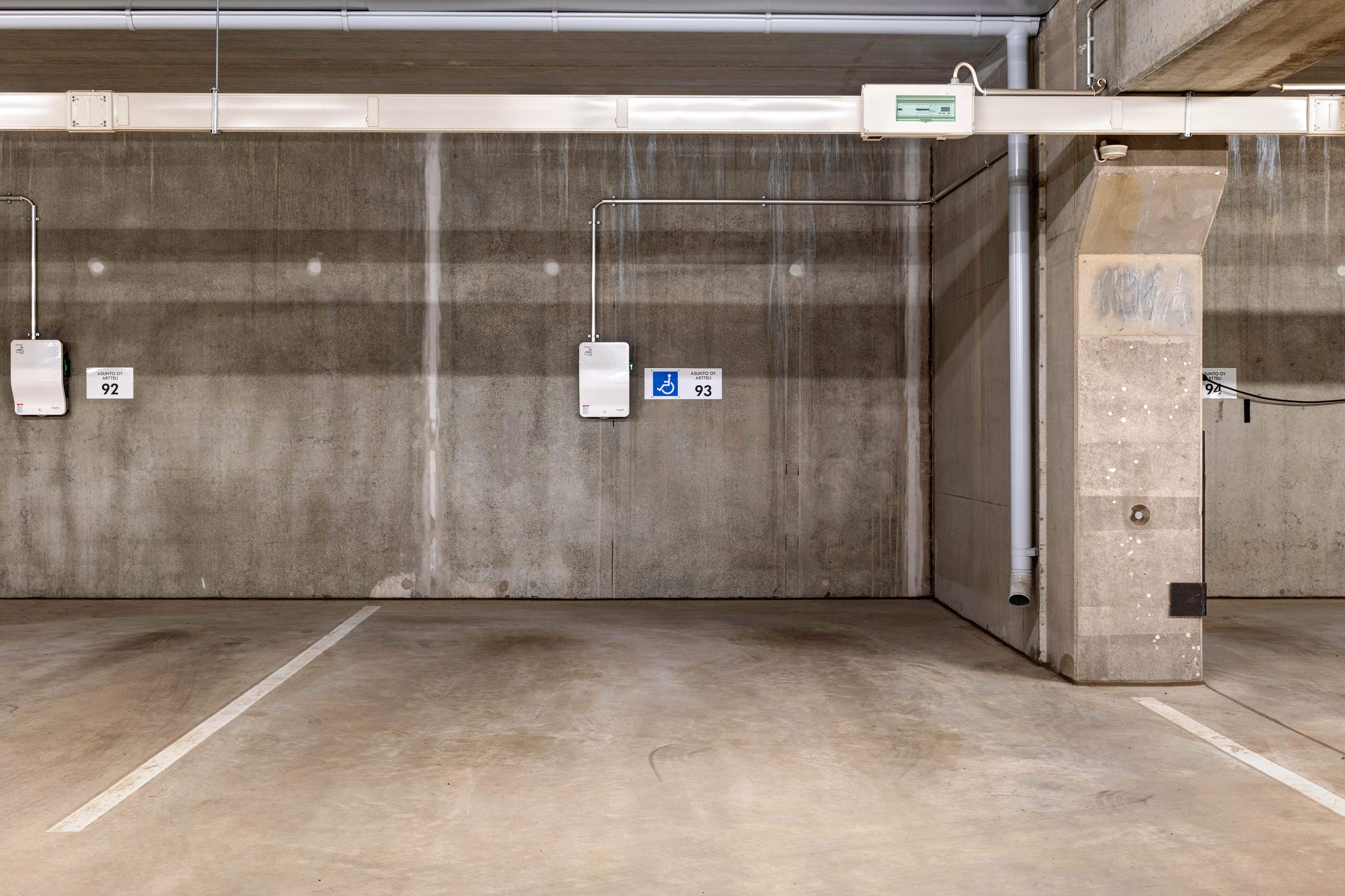 Autopaikka on erikoisleveä