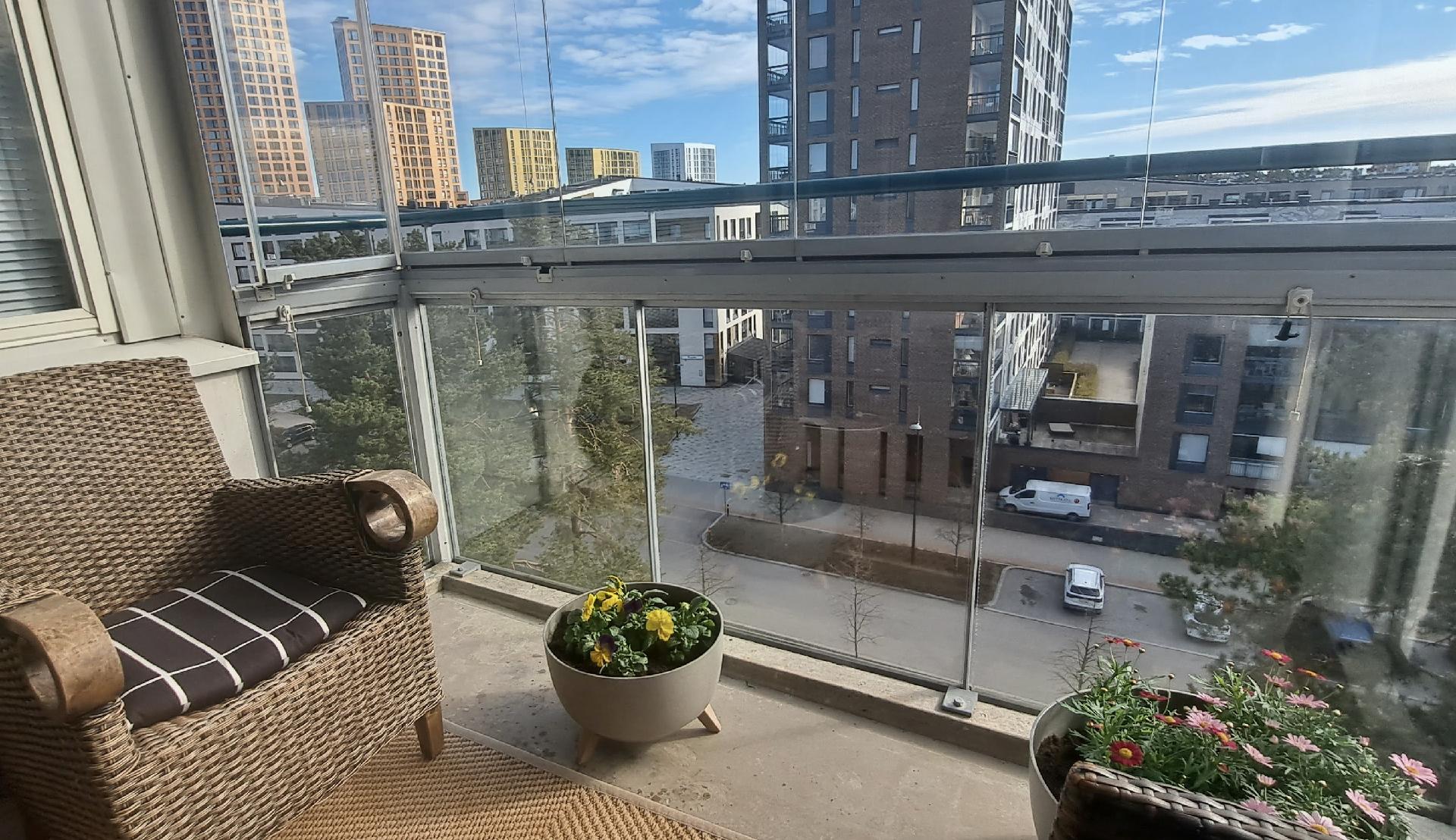 Parveke toisesta kuvakulmasta.