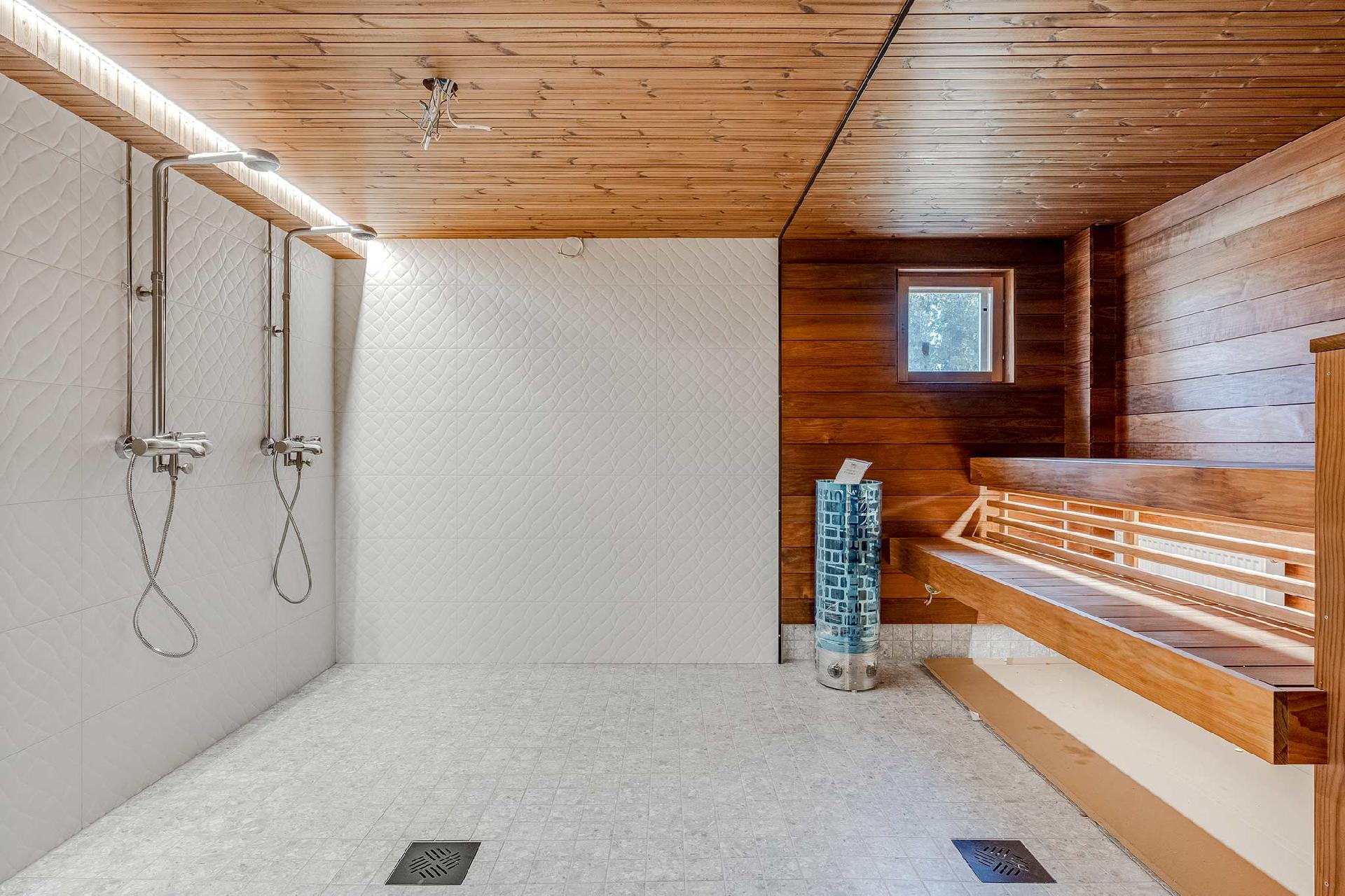 Saunan lasiseinä on tulossa