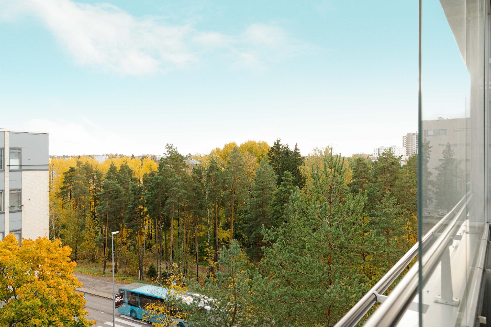 Parvekkeelta myös kauniit näkymät.