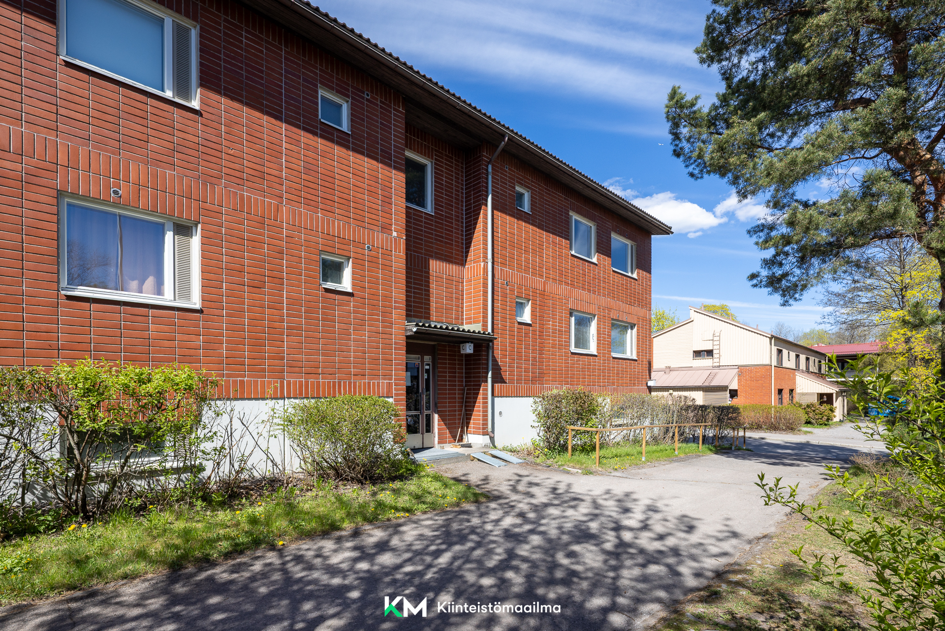 Sisäänkäynti rappuun
