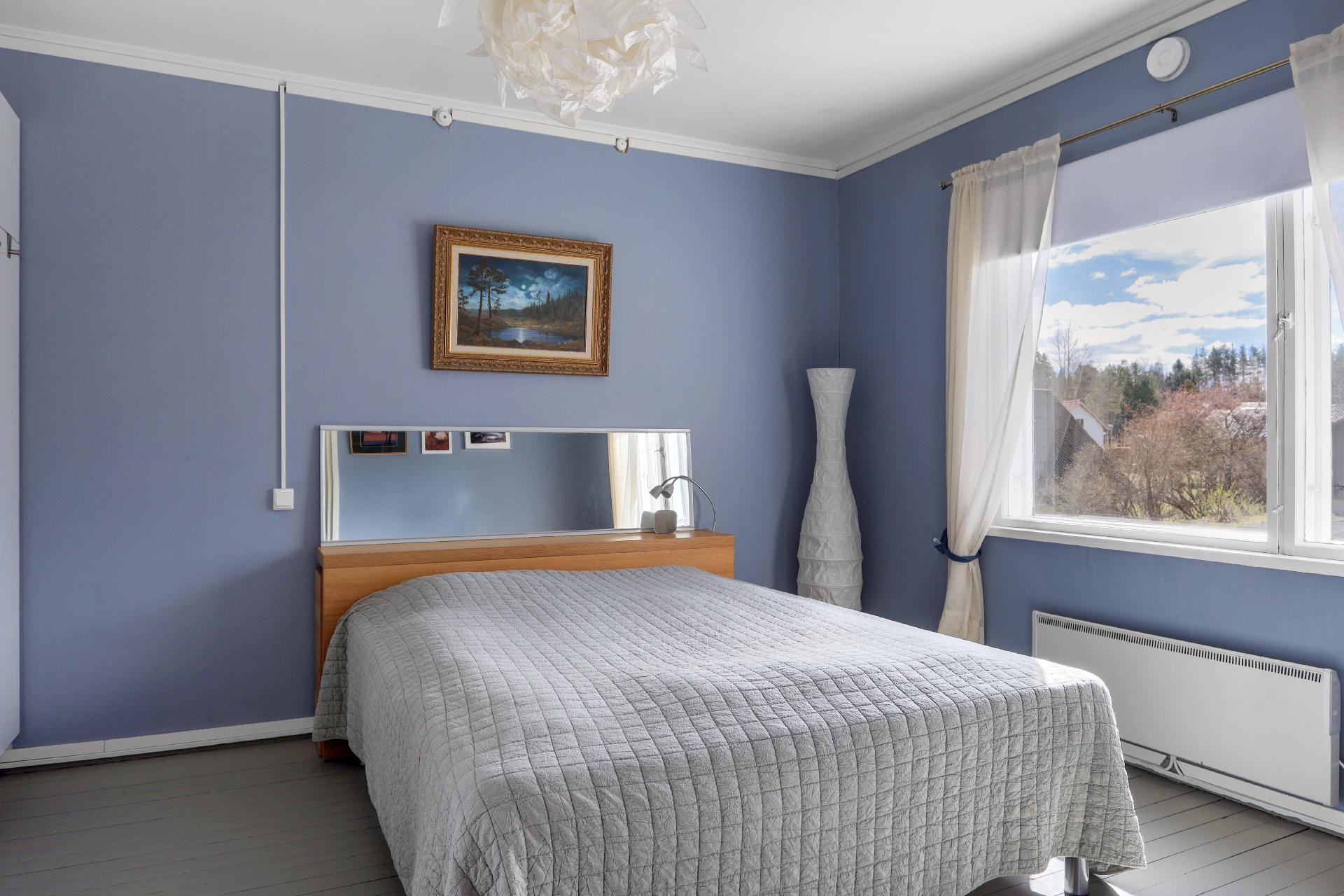 Alakerran makuuhuone