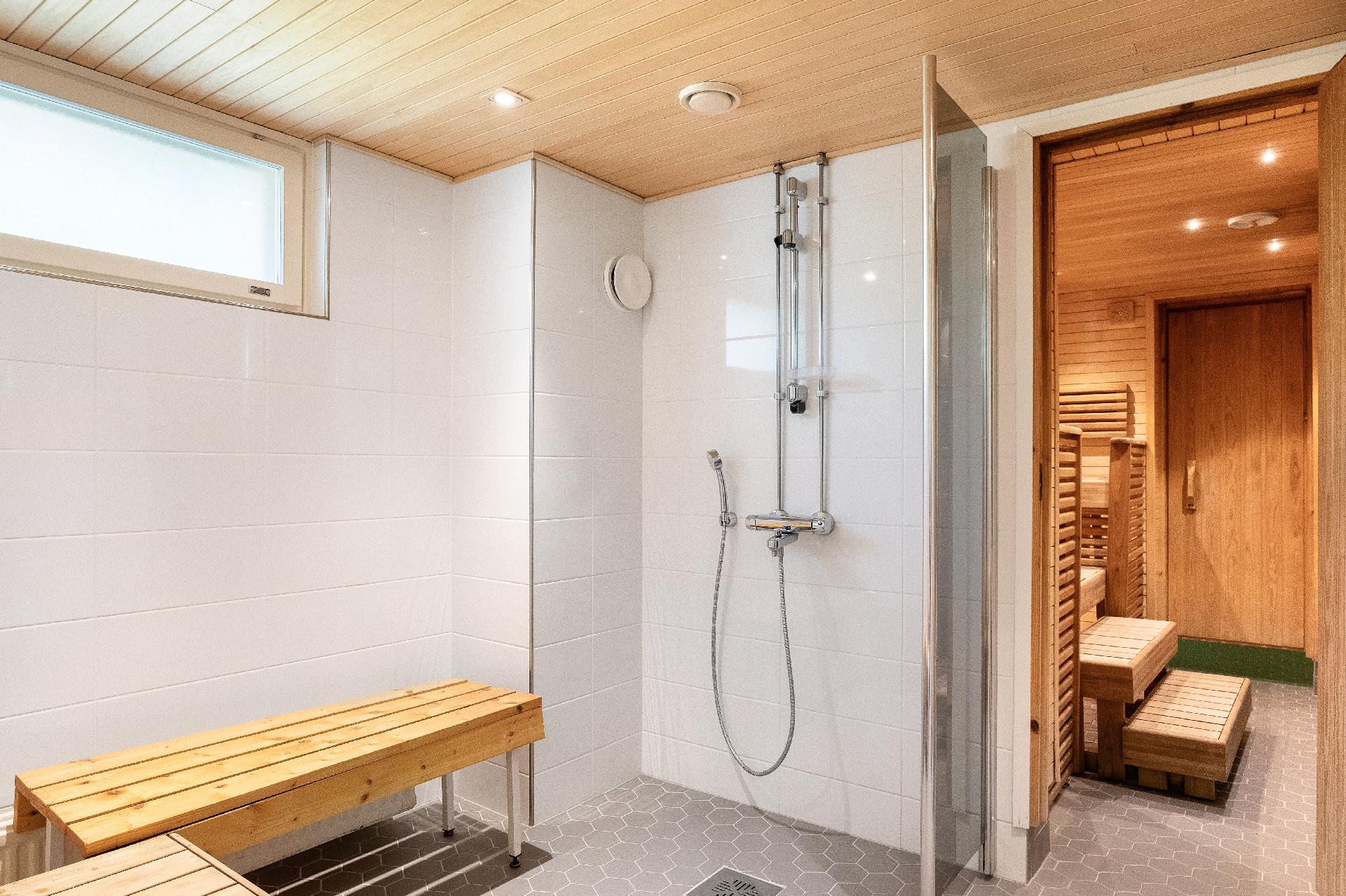 Taloyhtiön saunan pesuhuone