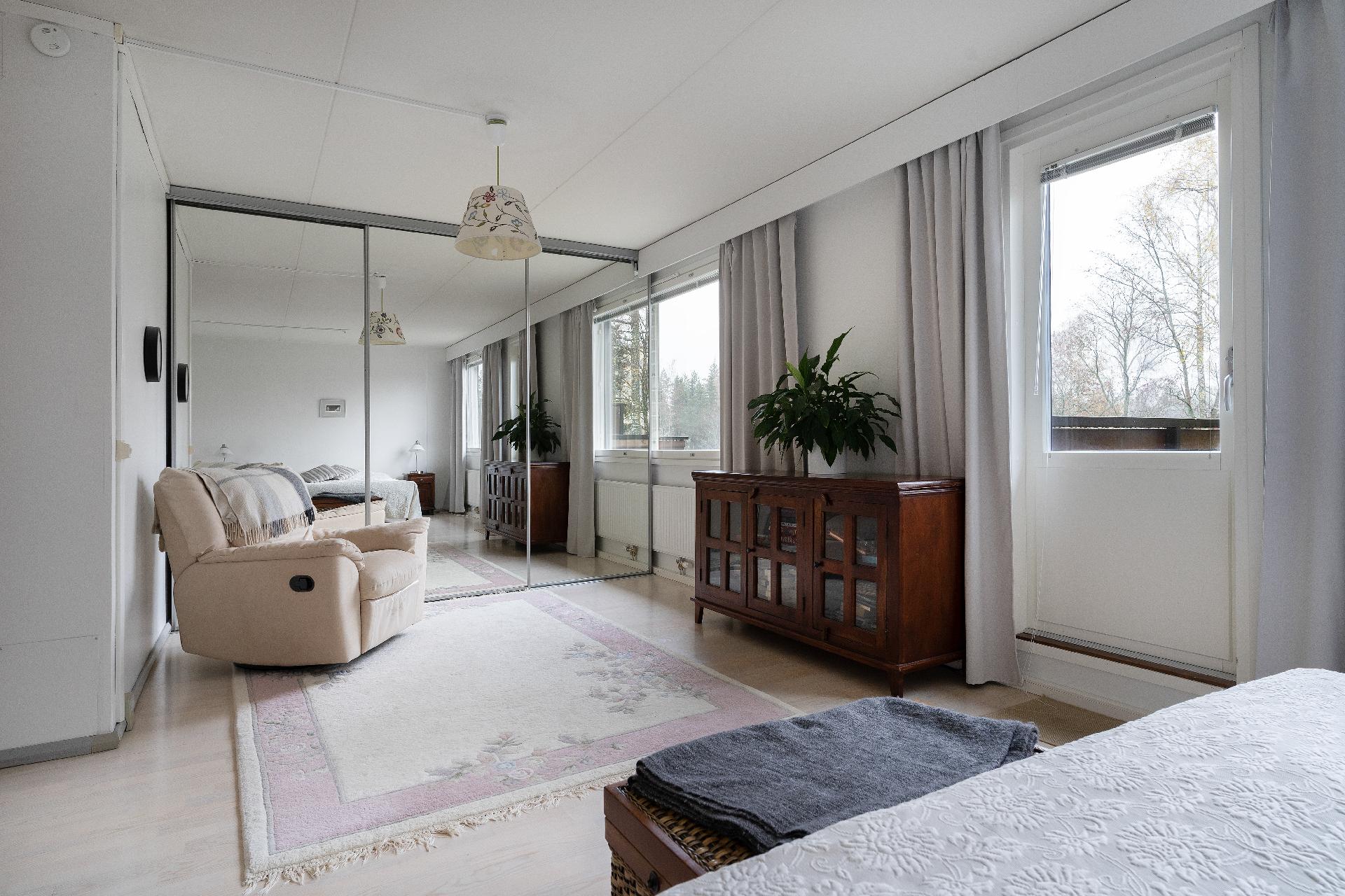 Laajakorvenkuja 4, Martinlaakso, Vantaa