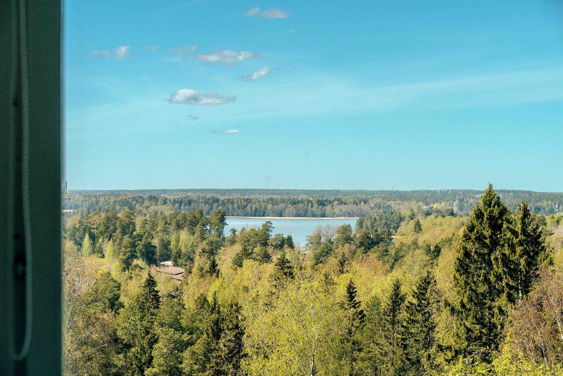 Keittiön kohdalta merinäkymä.