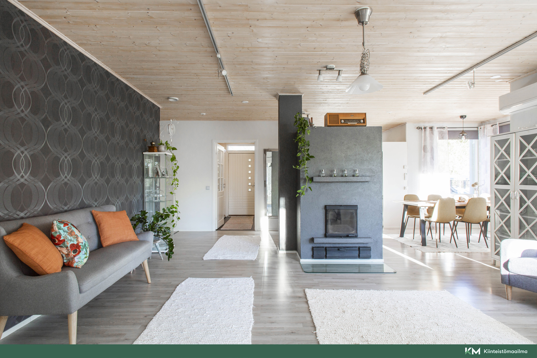 takka olohuoneen puolella