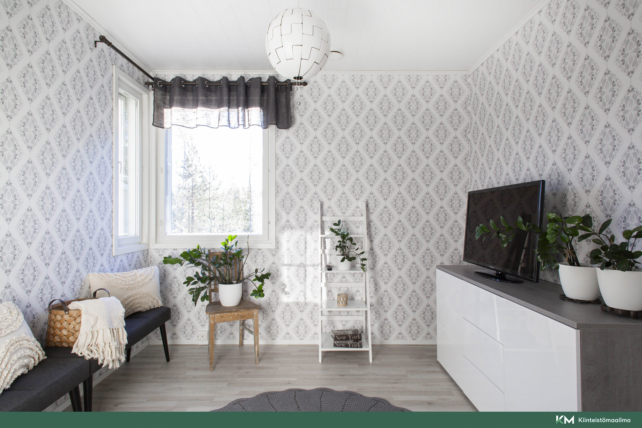 työhuone / lisähuone olohuoneen yhteydessä