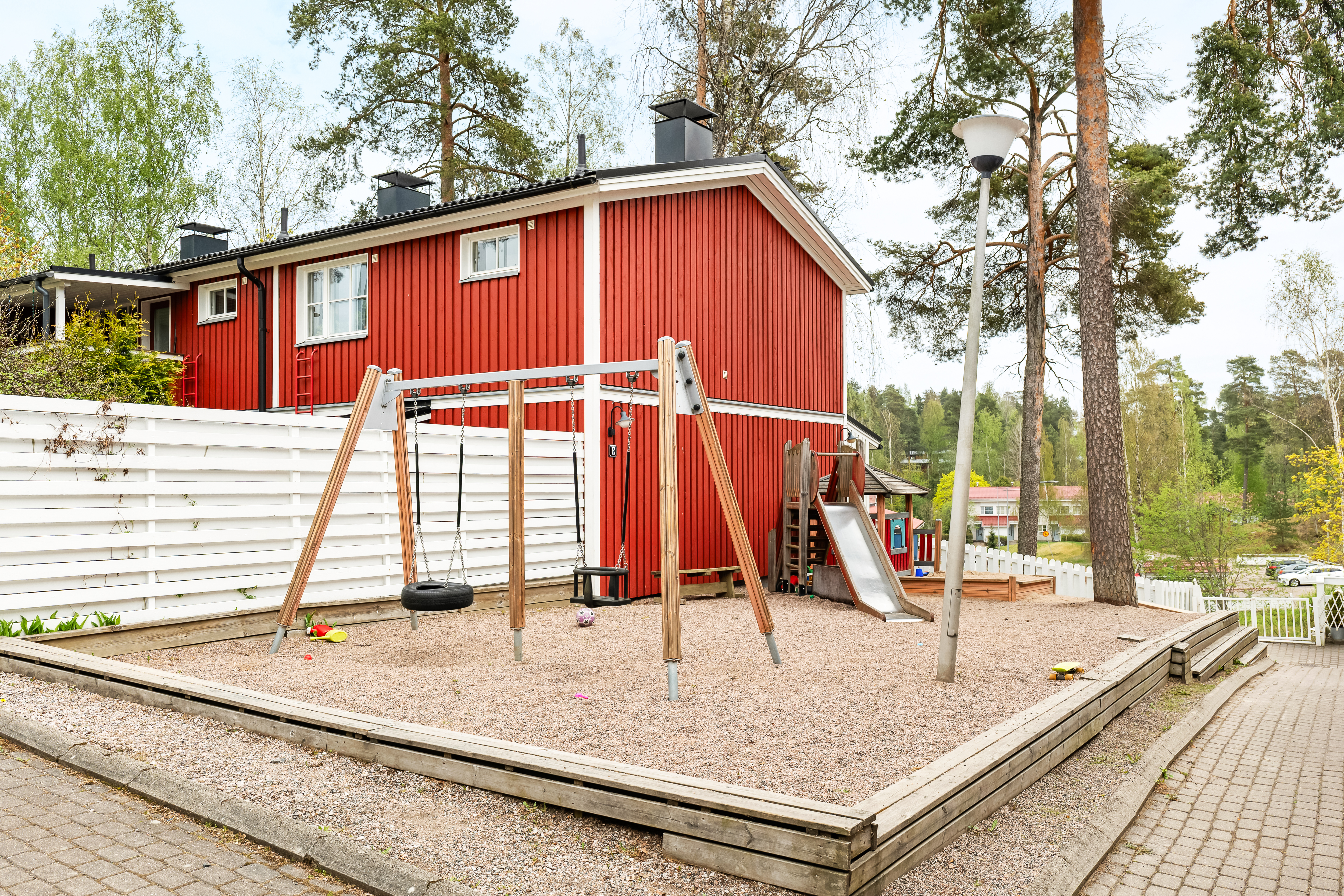 Taloyhtiön leikkipaikka