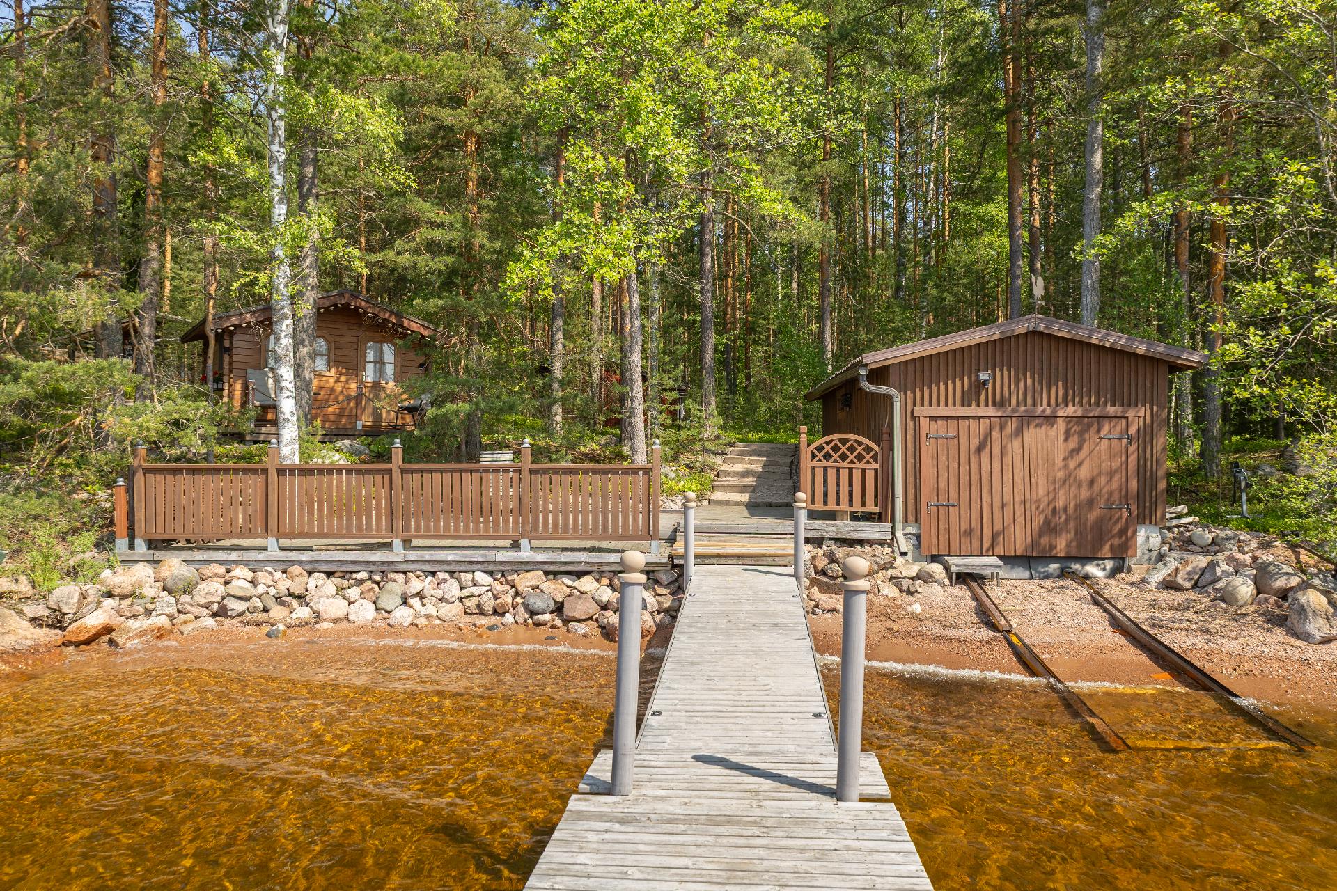 Venevaja ja aittarakennus