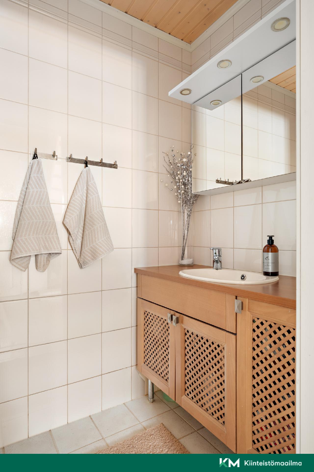 Sotaneuvoksentie 4, Mäkkylä, Espoo