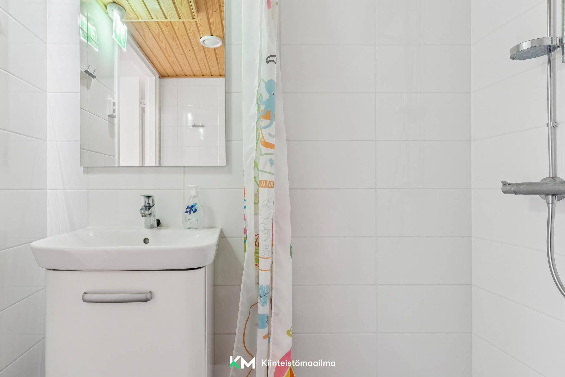 WC:ssä on myös suihku