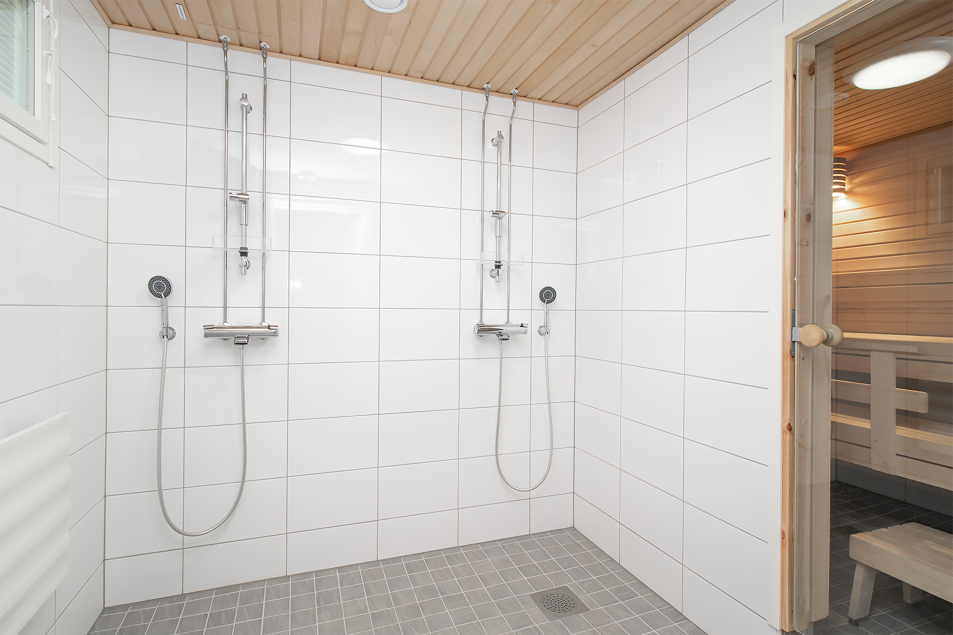 Taloyhtiön saunaosaston kylpyhuone