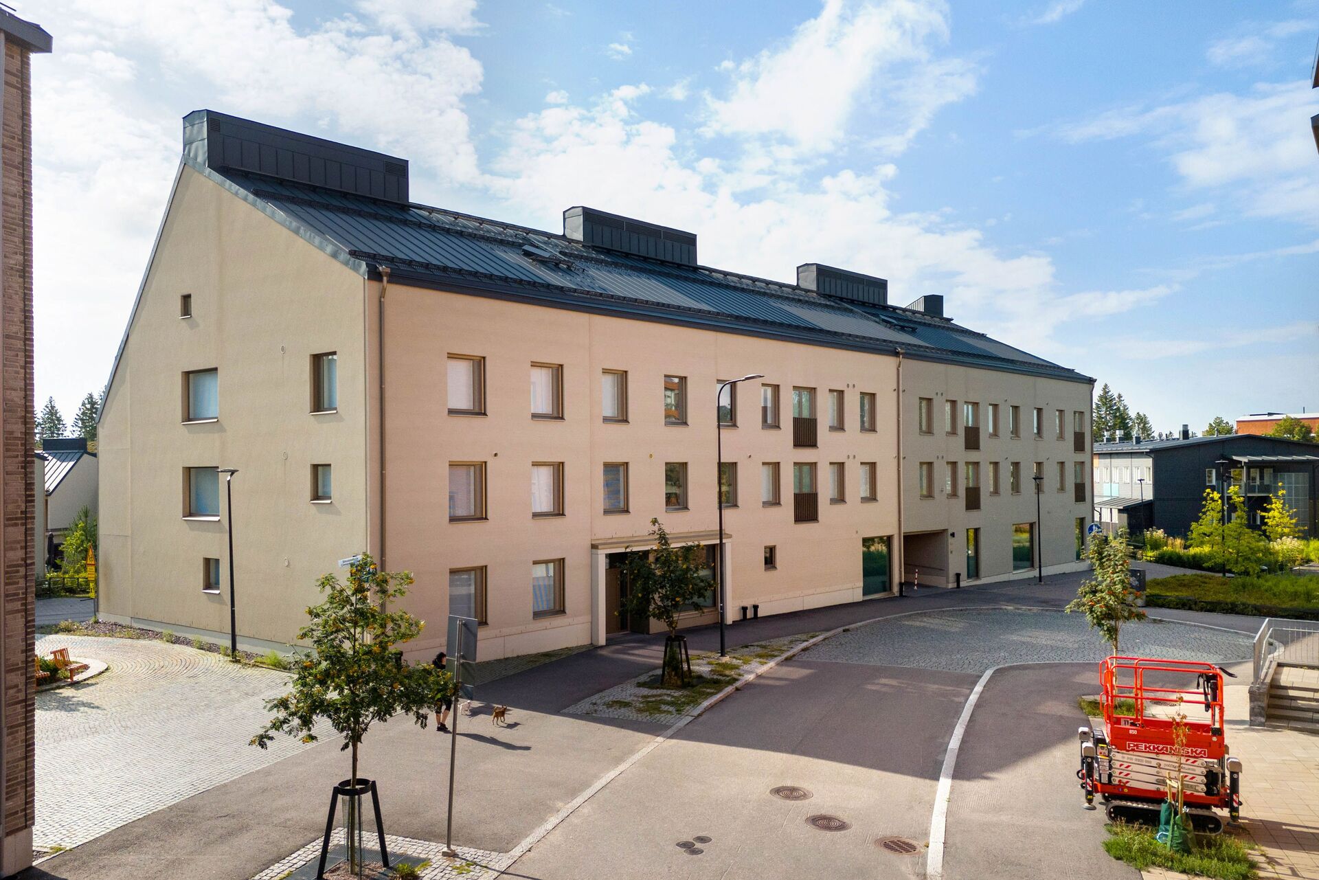 Taidemaalarinkatu 16, Kuninkaantammi, Helsinki