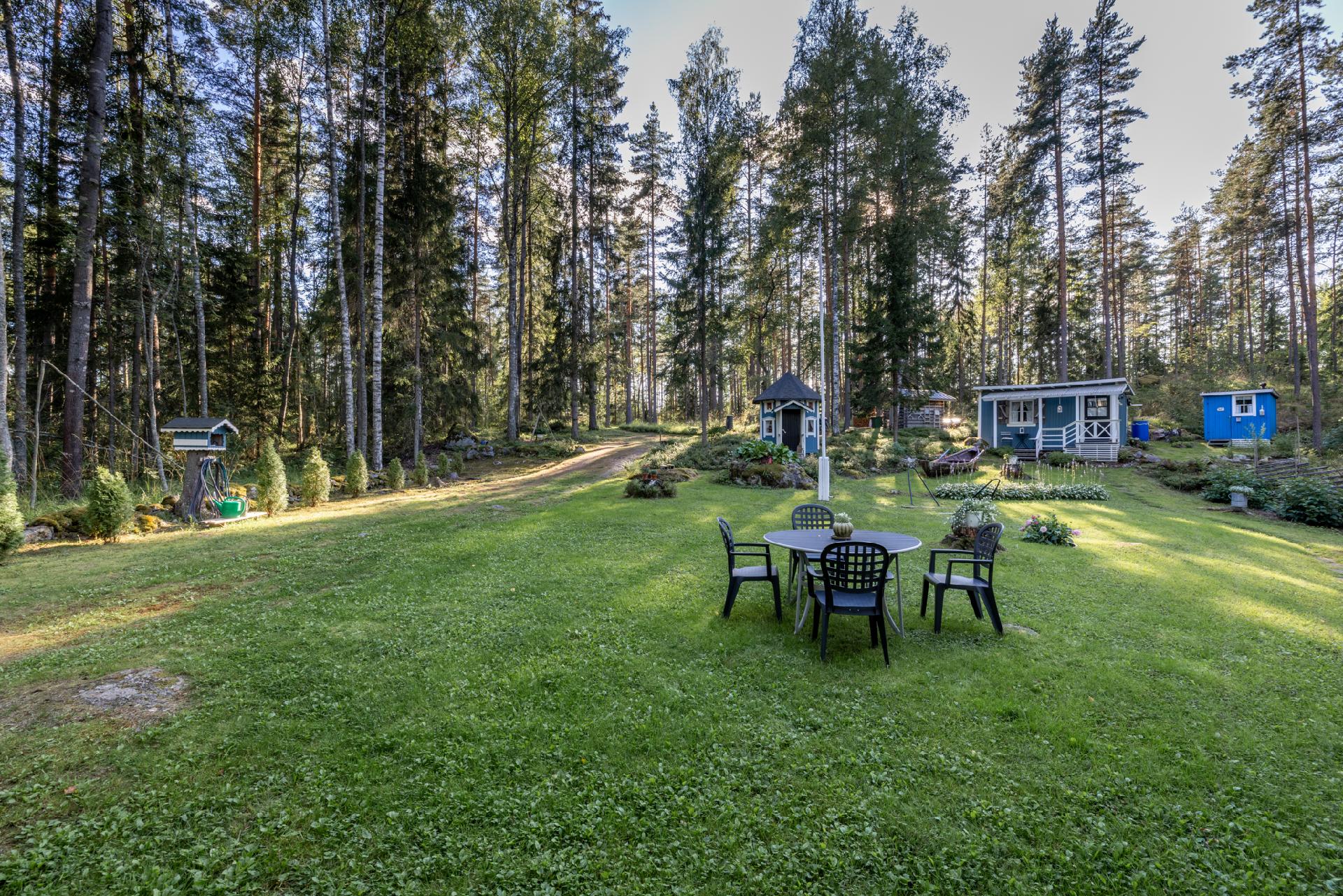 yläpihaa