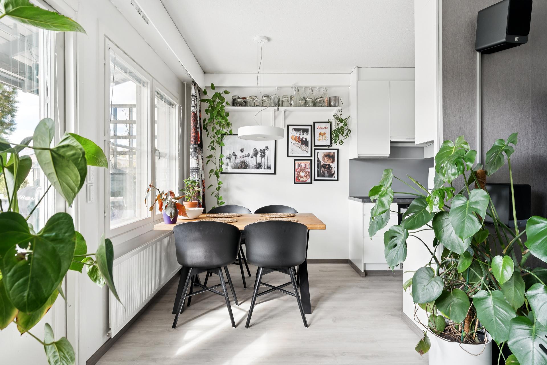Keskiyöntie 1, Ala-Tikkurila, Helsinki