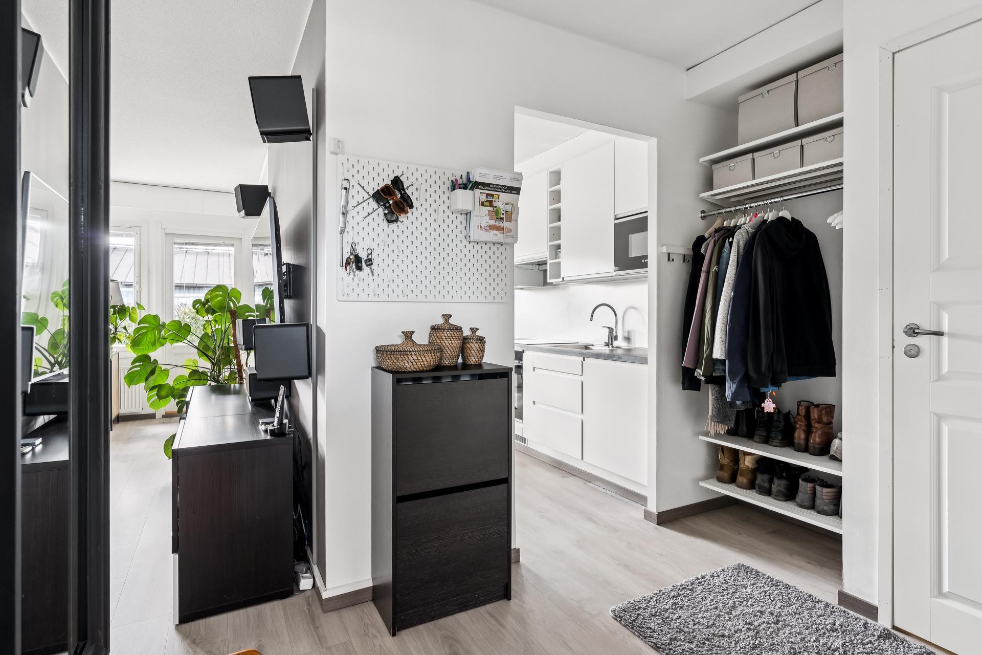 Keskiyöntie 1, Ala-Tikkurila, Helsinki