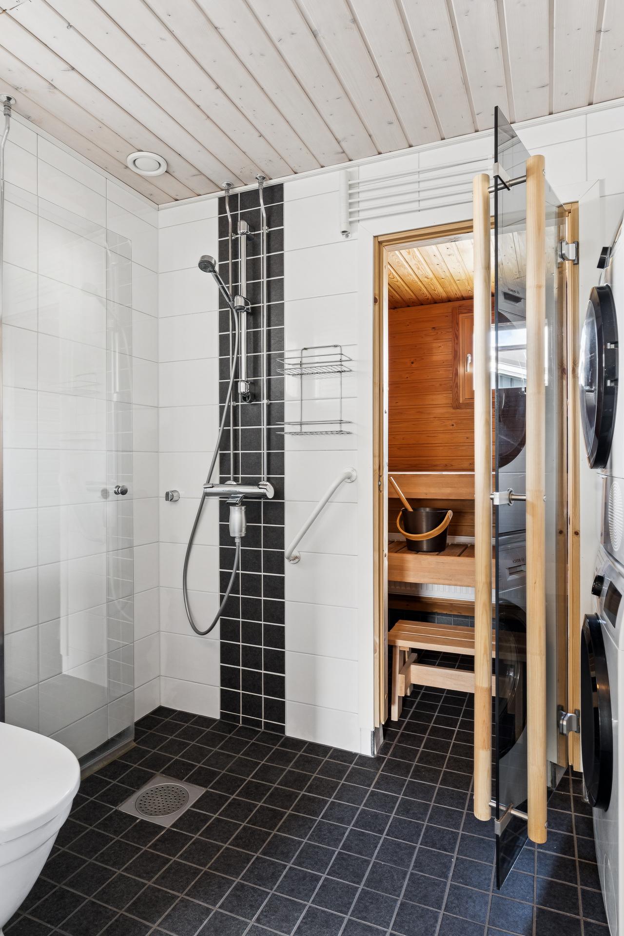 Keskiyöntie 1, Ala-Tikkurila, Helsinki
