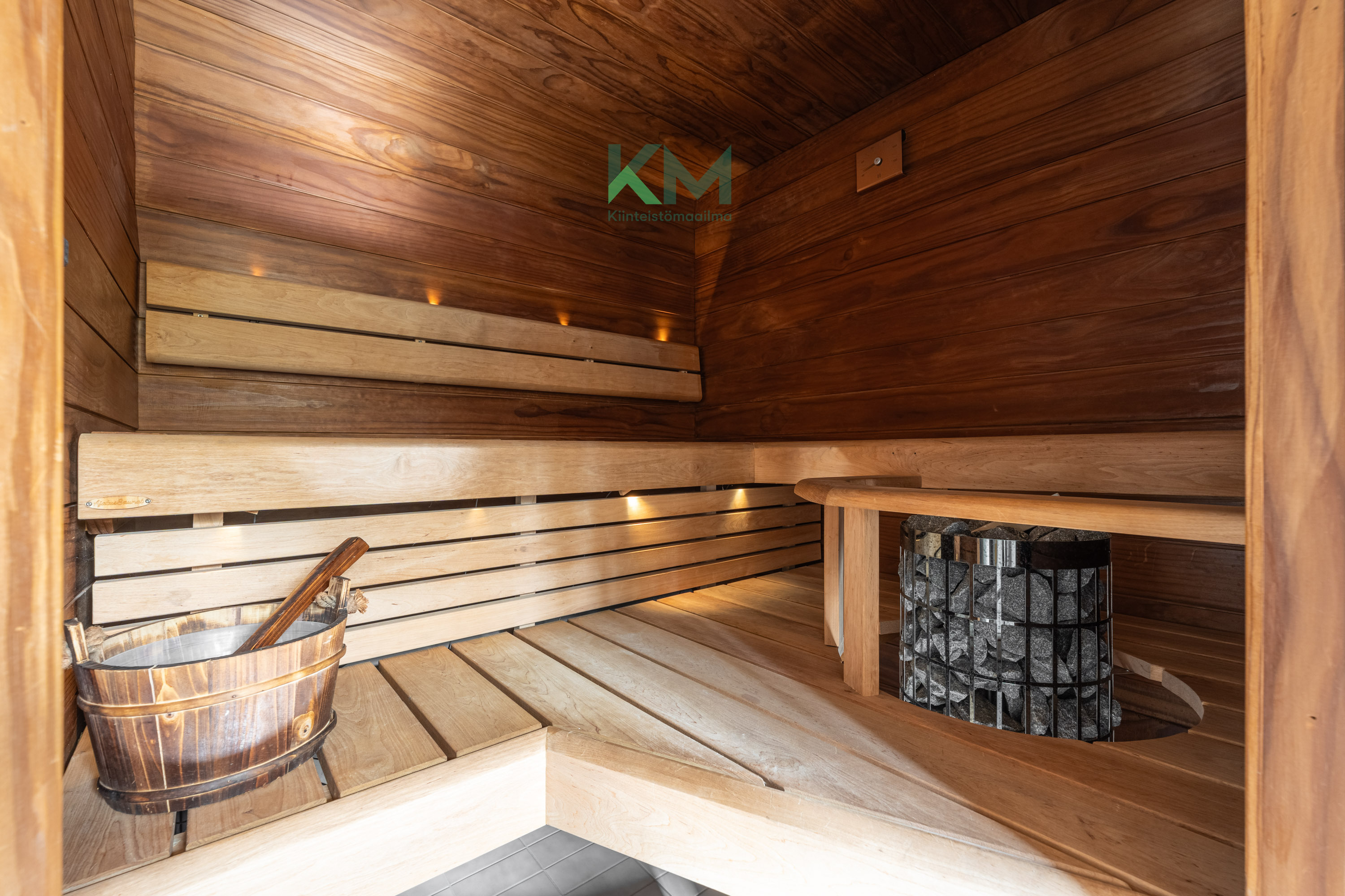 Sauna jossa uusittu kiuas