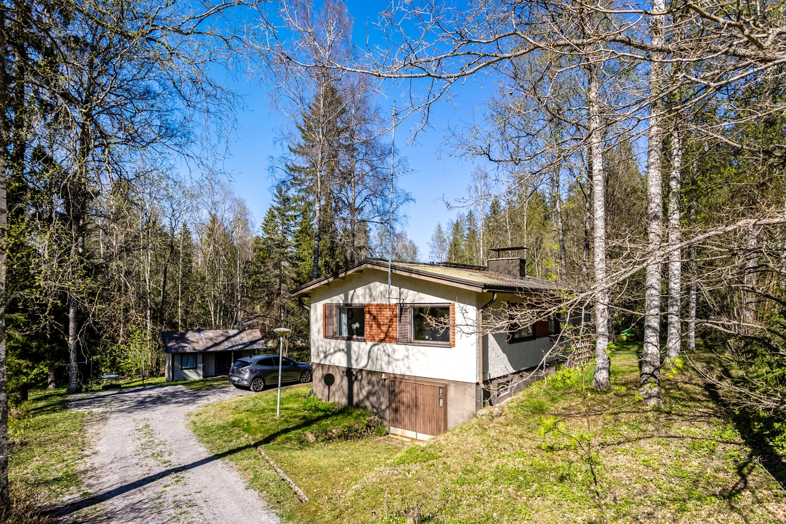 Talo tieltä päin