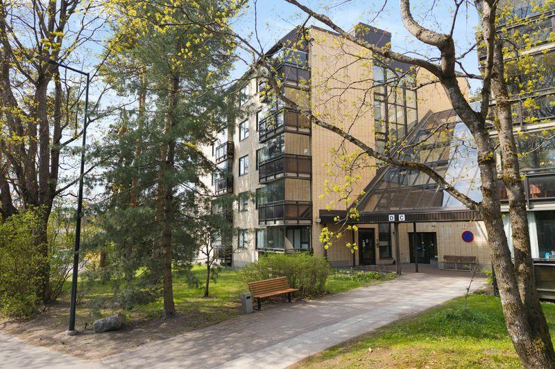 Kyläkirkontie 6-10, Pitäjänmäki, Helsinki