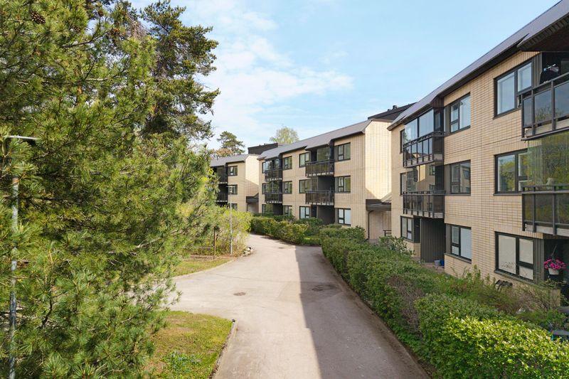 Kyläkirkontie 6-10, Pitäjänmäki, Helsinki