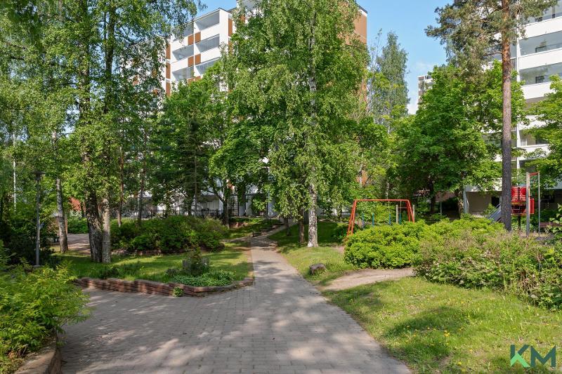 Rauhallinen, suojaisa sisäpiha