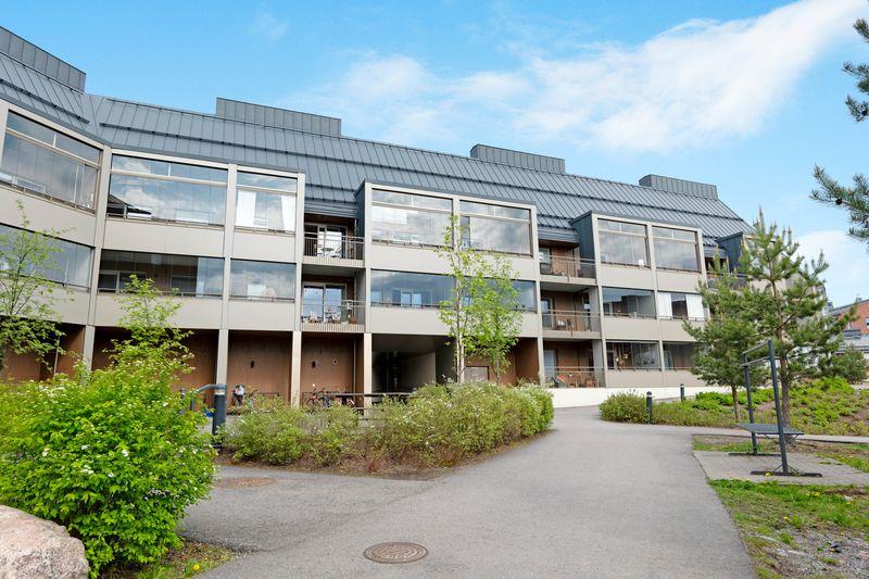 Taidemaalarinkatu 16, Hakuninmaa, Helsinki