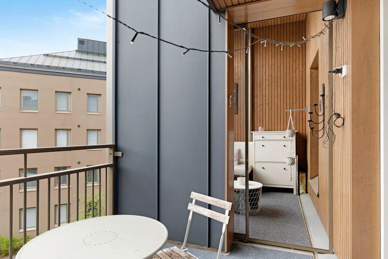 Taidemaalarinkatu 16, Hakuninmaa, Helsinki