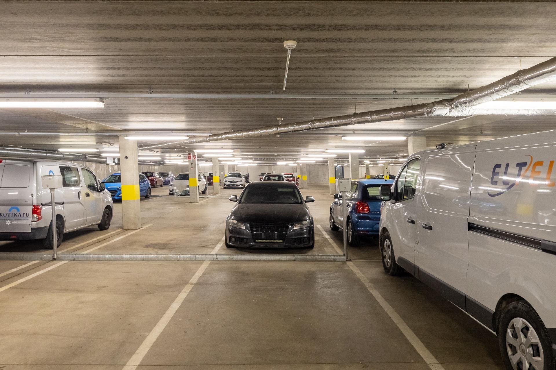Autopaikka hallissa