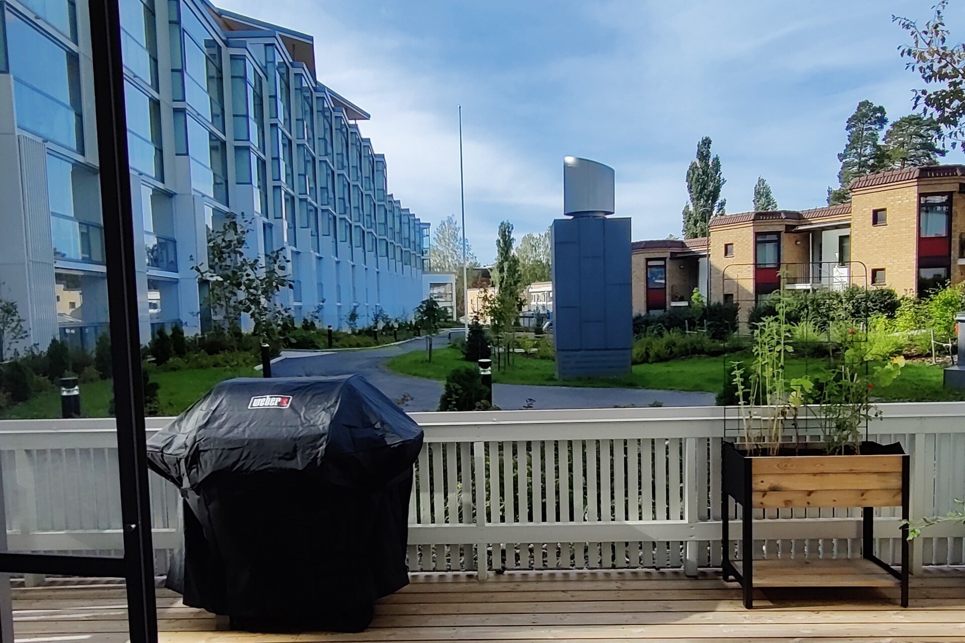 nääkymät sisäpihan suuntaan