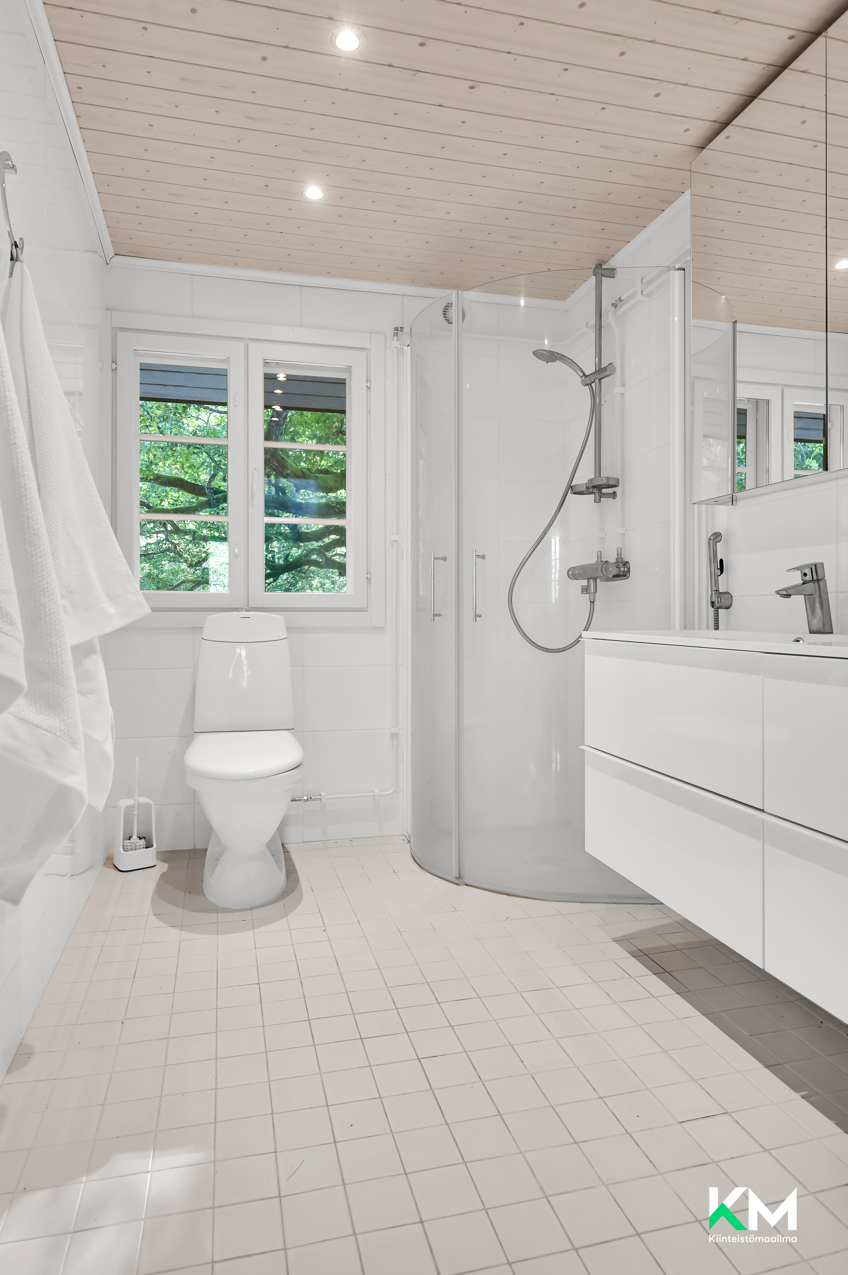 Kylpyhuone/wc yläkerta