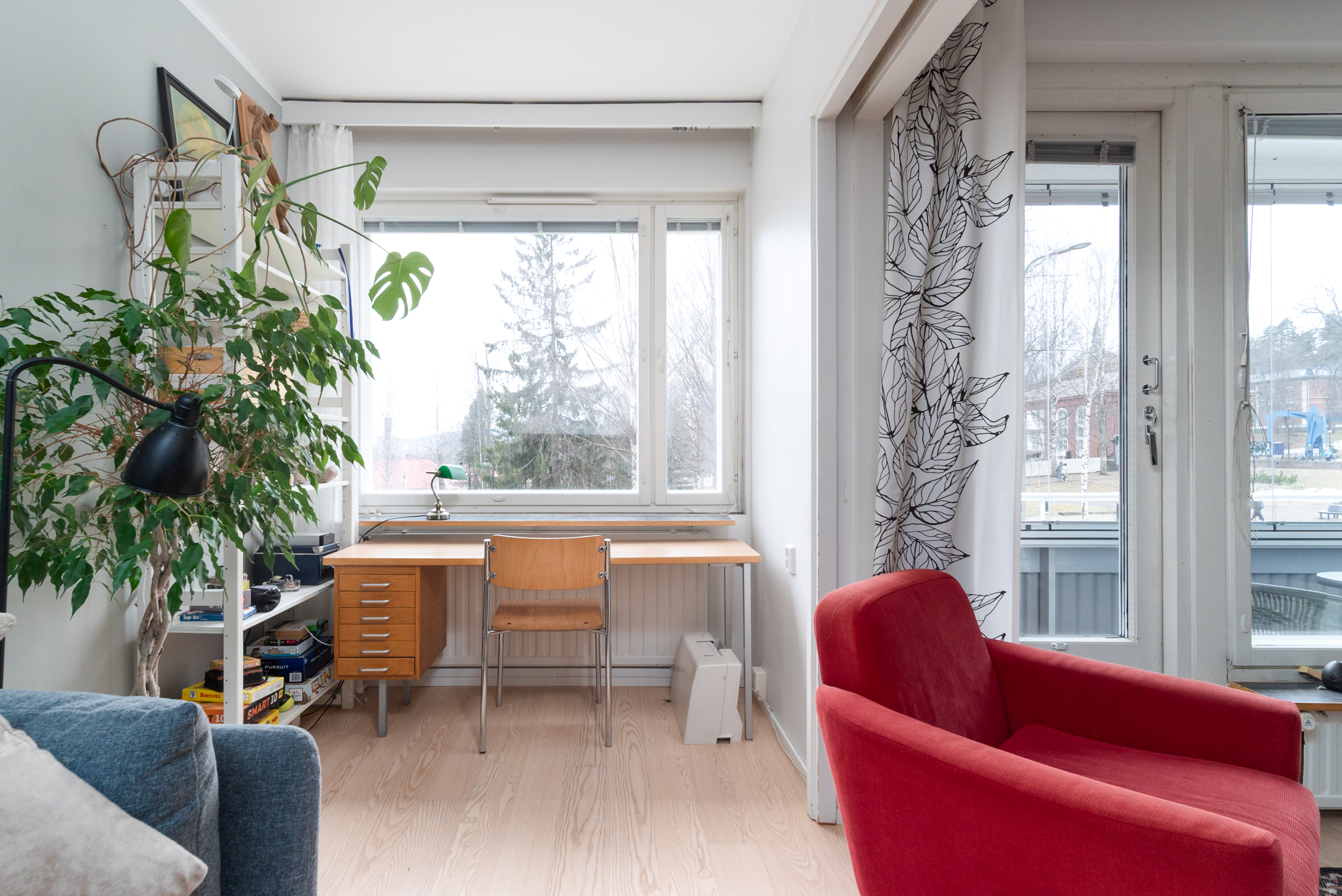 Pienempi makuuhuone / työhuone