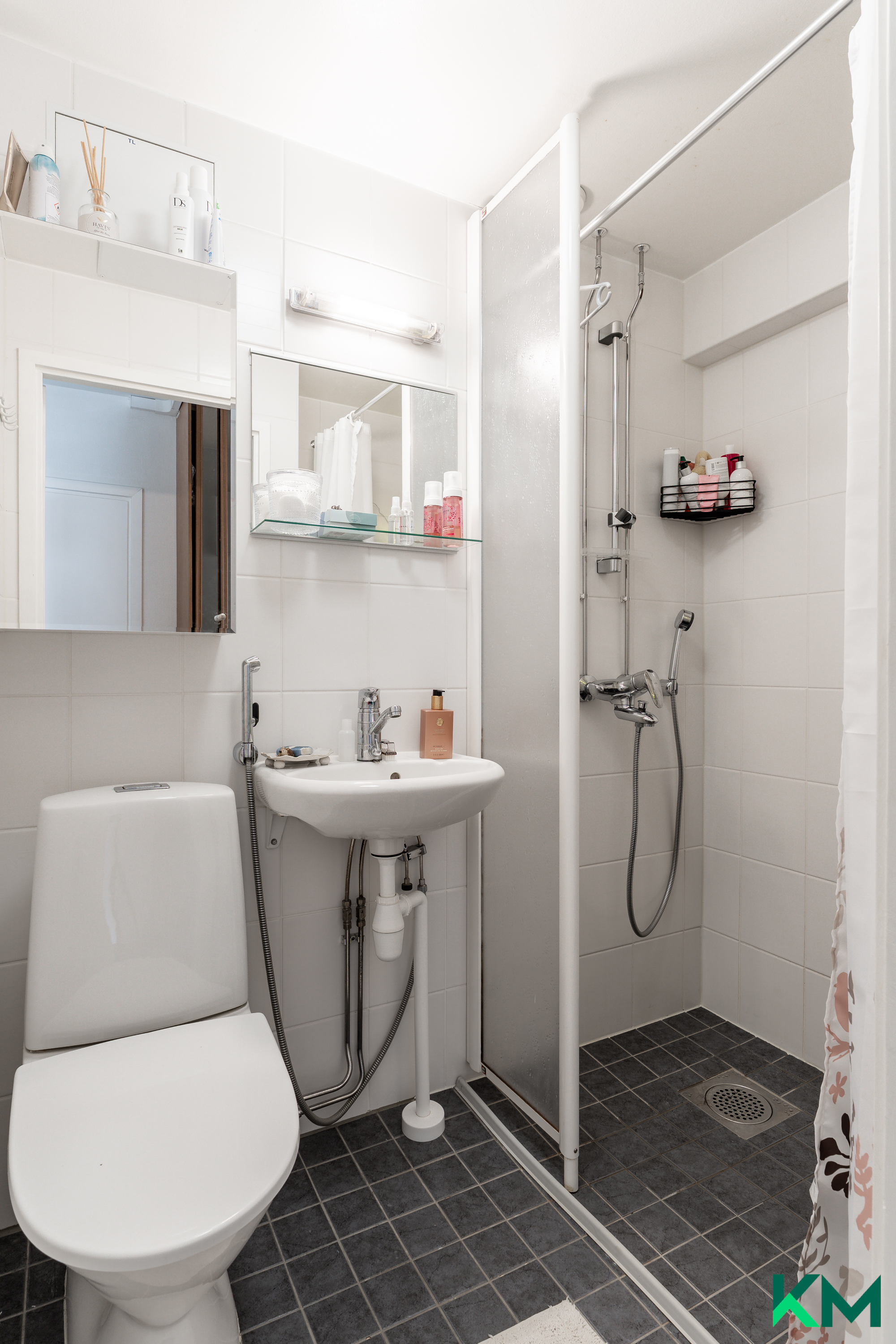 Kylpyhuone remontoitu putkirmeontin yhteydessä