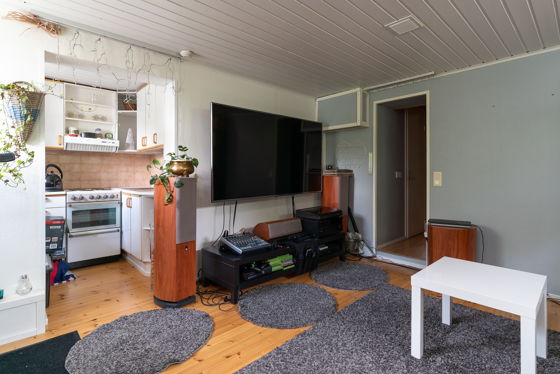 Kellarikerroksen askarteluhuone