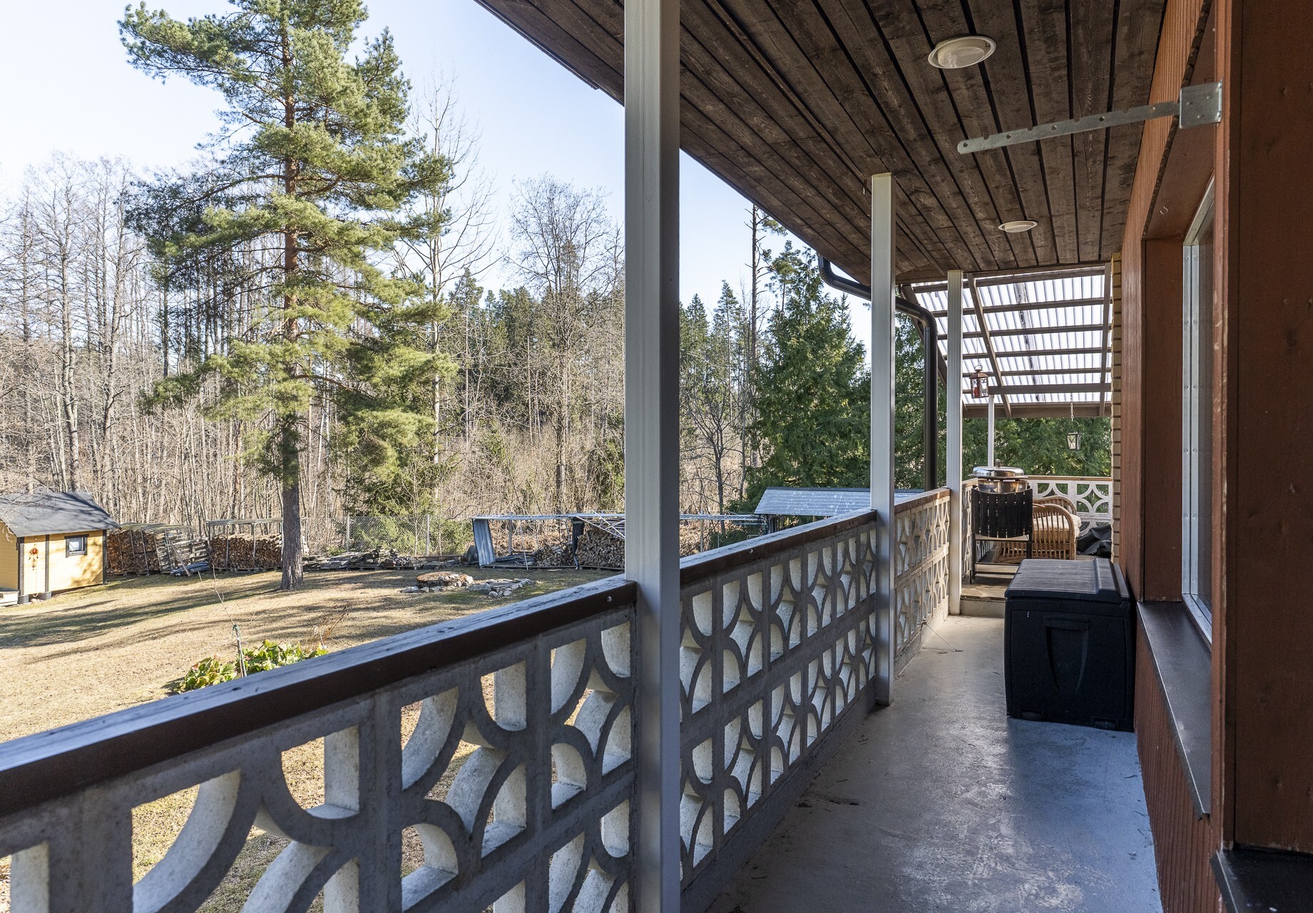 Olohuoneesta käynti terassille