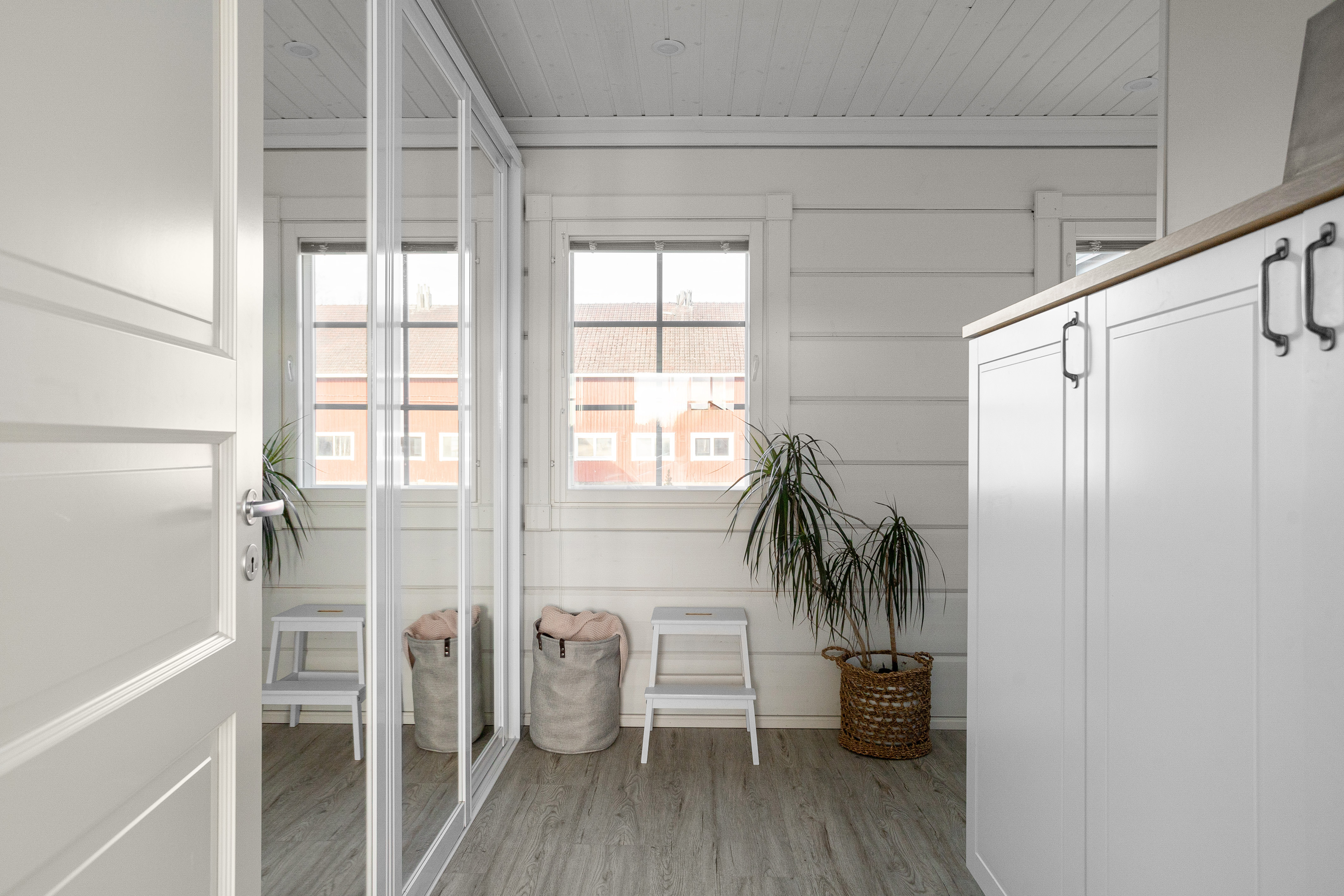 Suuri vaate-/työhuone