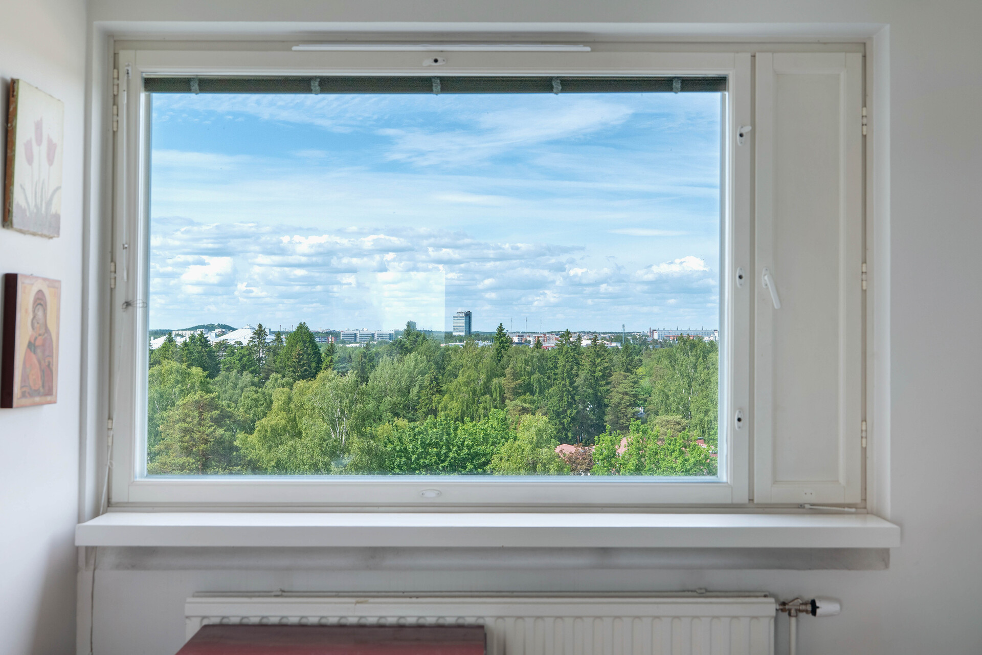 Makuuhuoneen ikkunanäkymä
