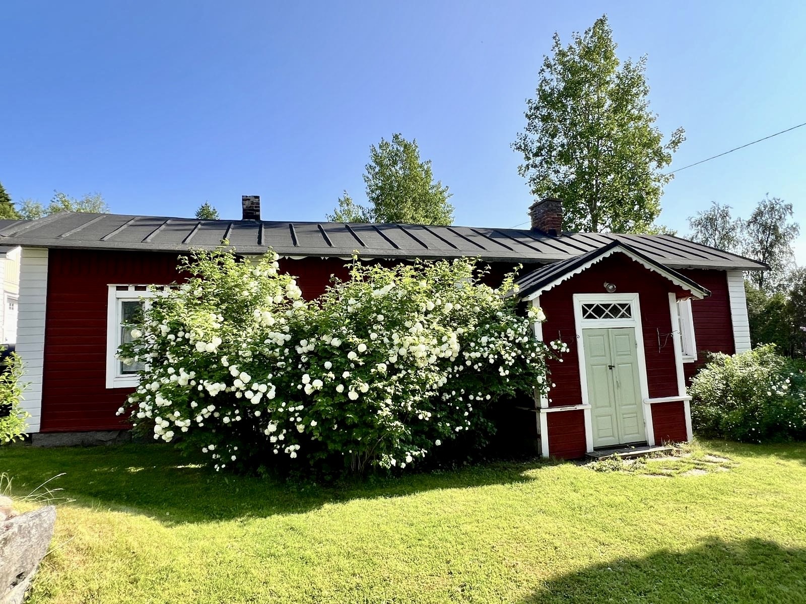 Lillebergin kartano pihapiirissä on suojeltu rakennus